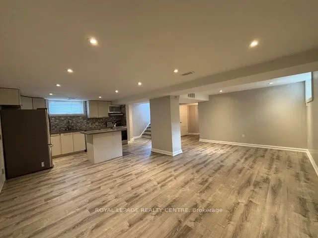 40 Summerfield Crescent, #Lower