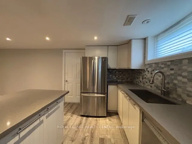 40 Summerfield Crescent, #Lower