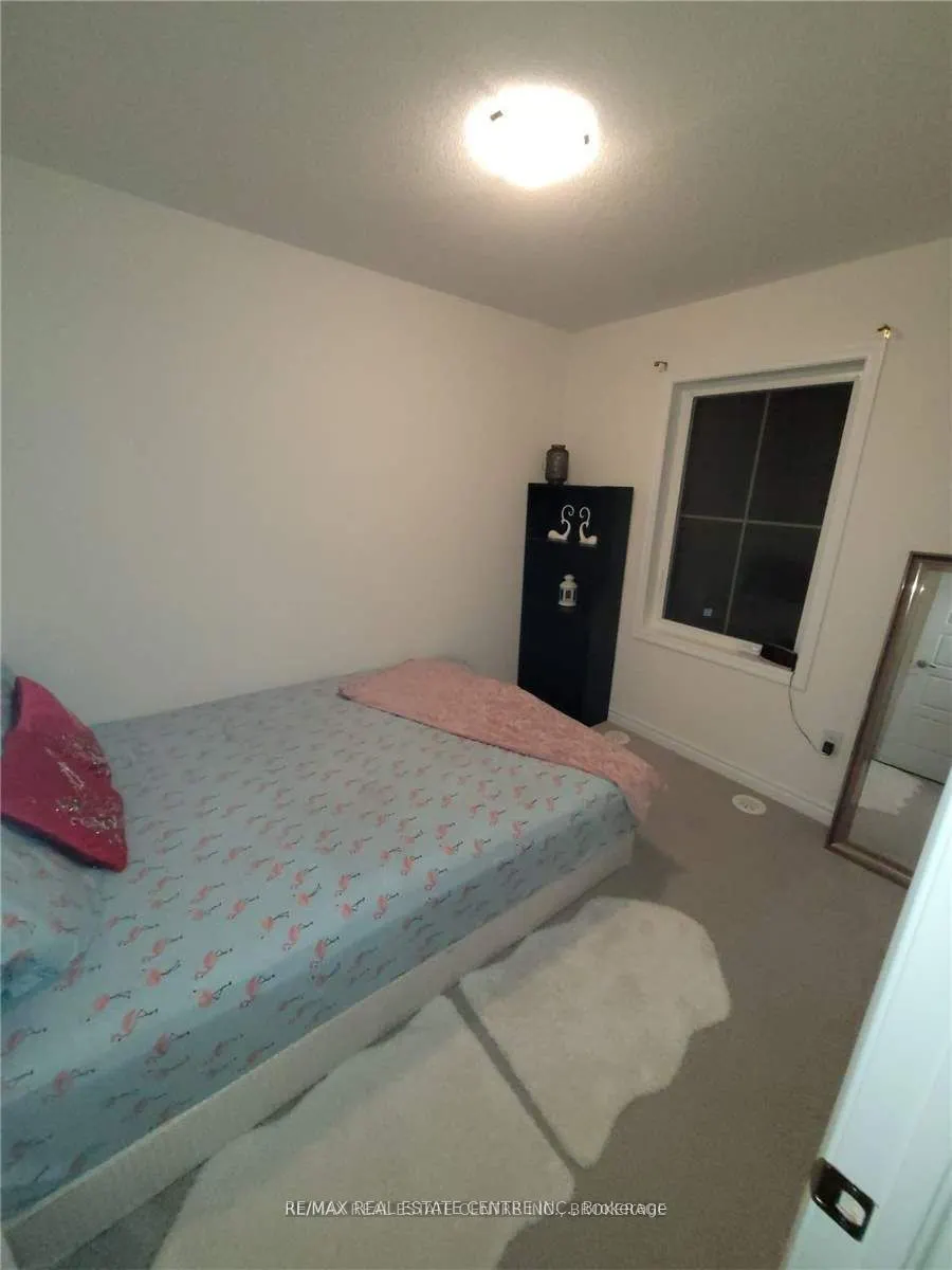 872 Ash Gate N