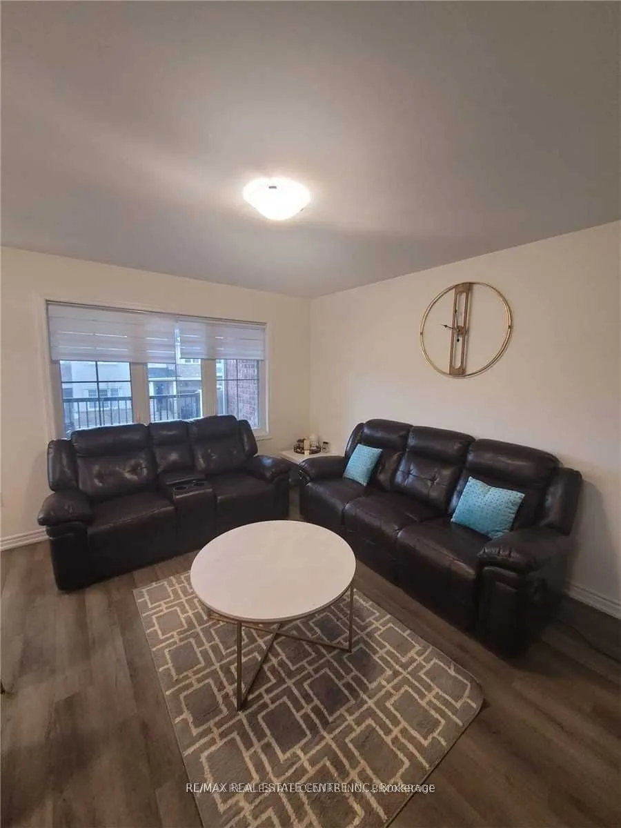 872 Ash Gate N