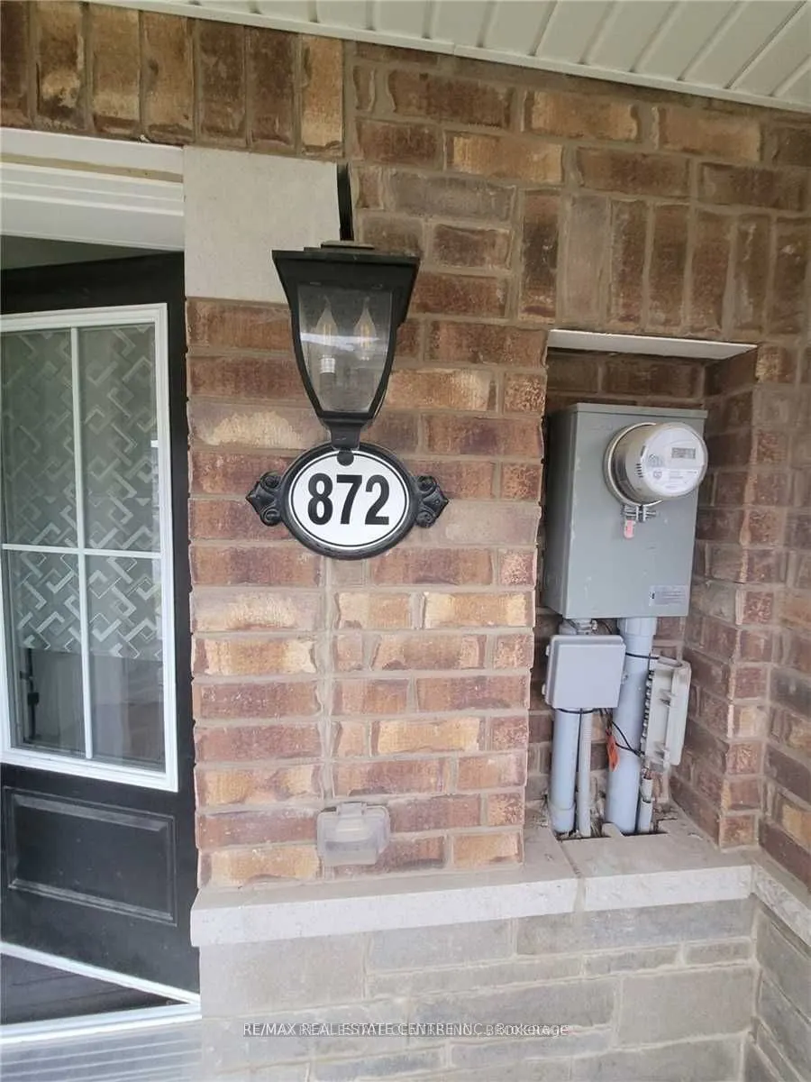 872 Ash Gate N