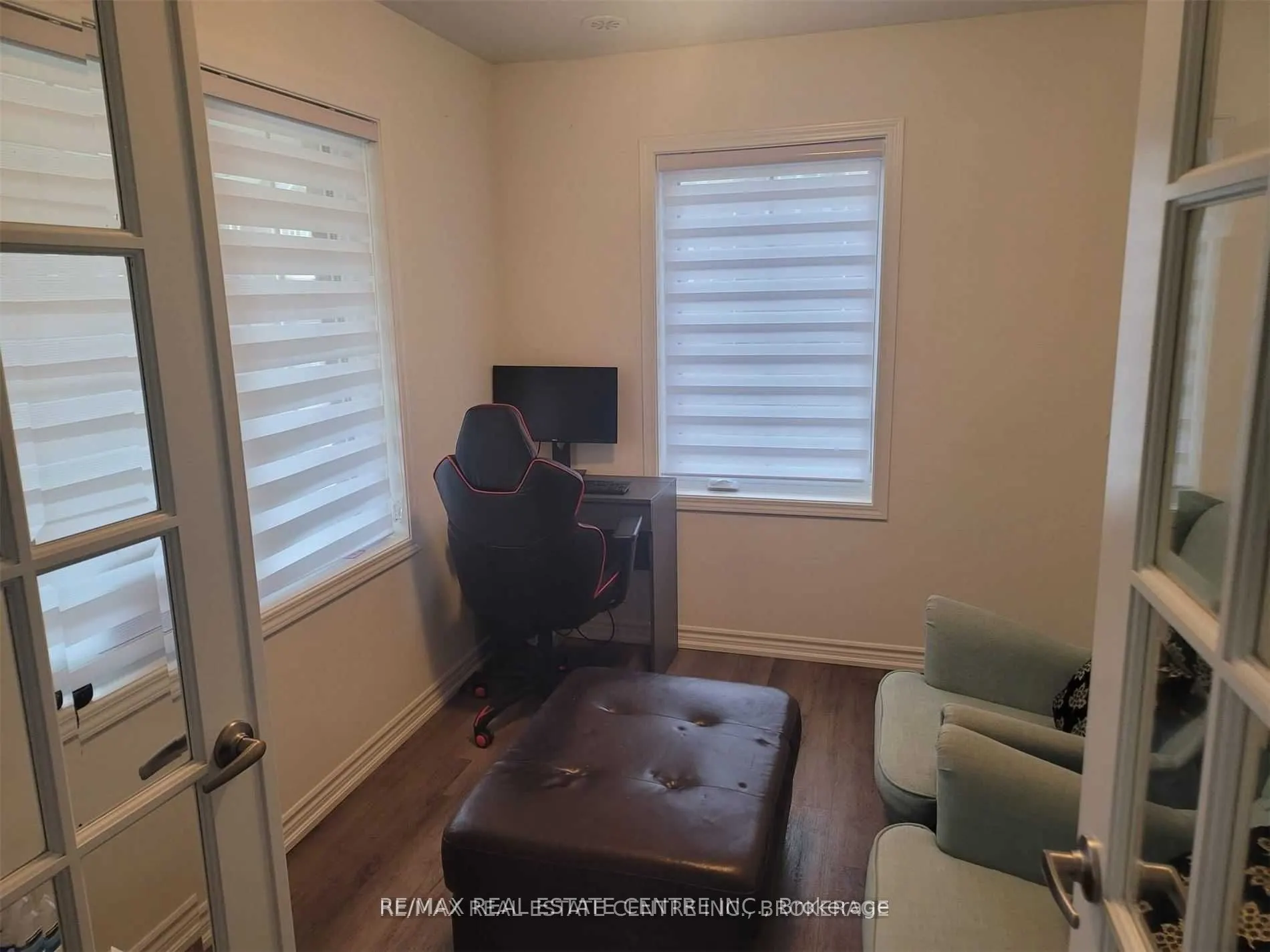 872 Ash Gate N