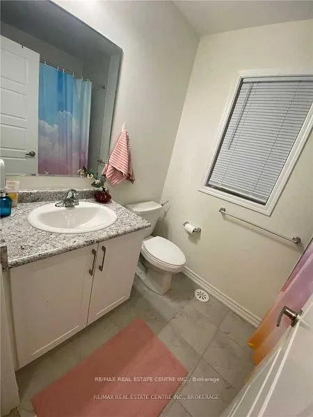872 Ash Gate N