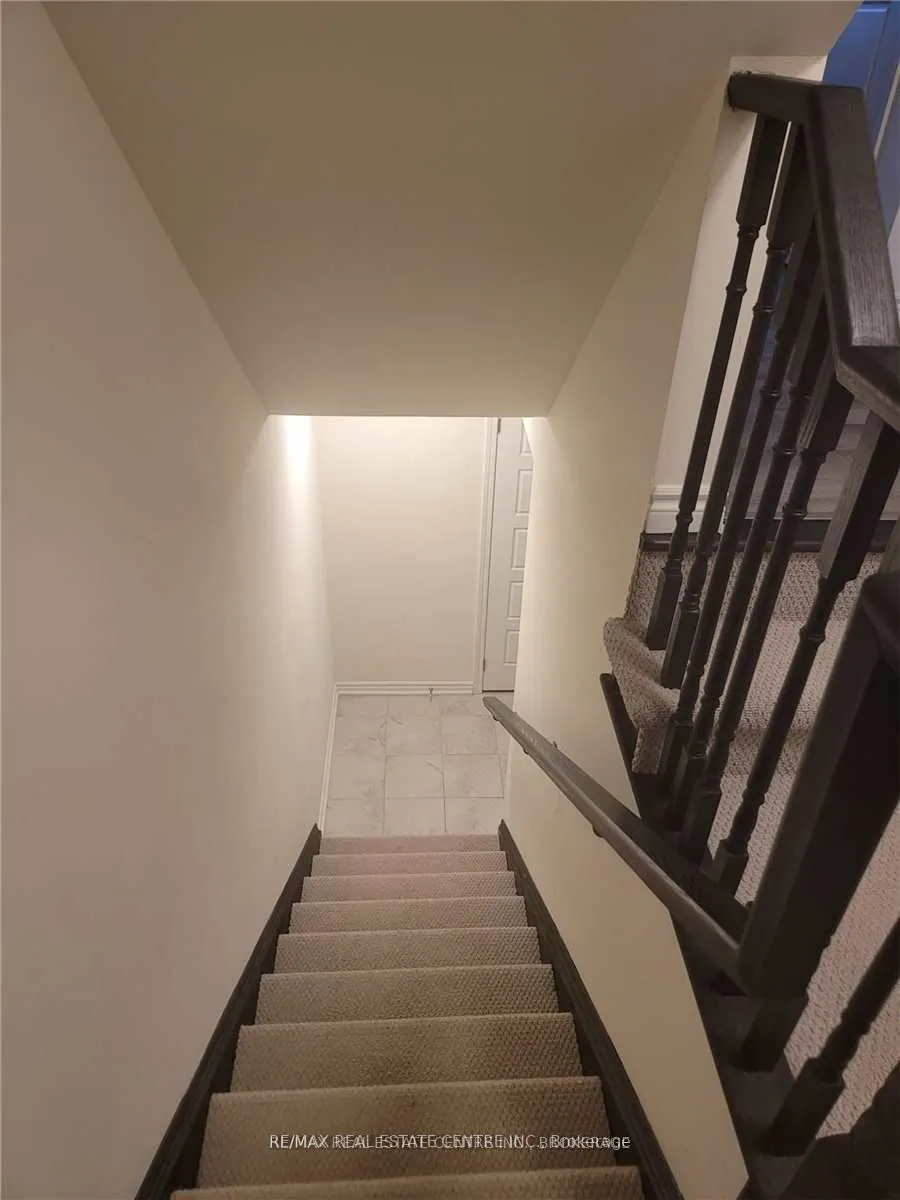 872 Ash Gate N
