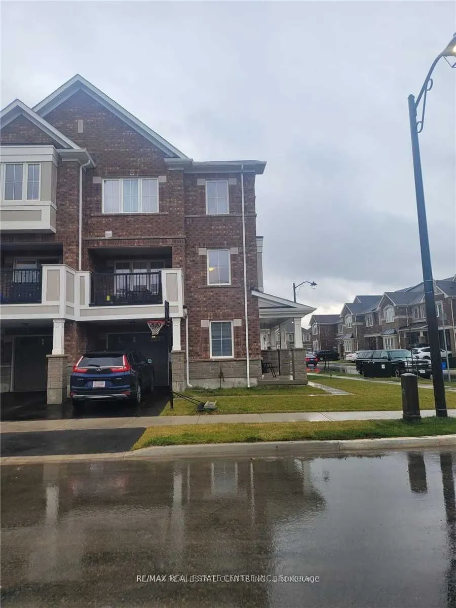 872 Ash Gate N