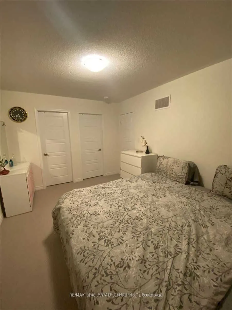 872 Ash Gate N