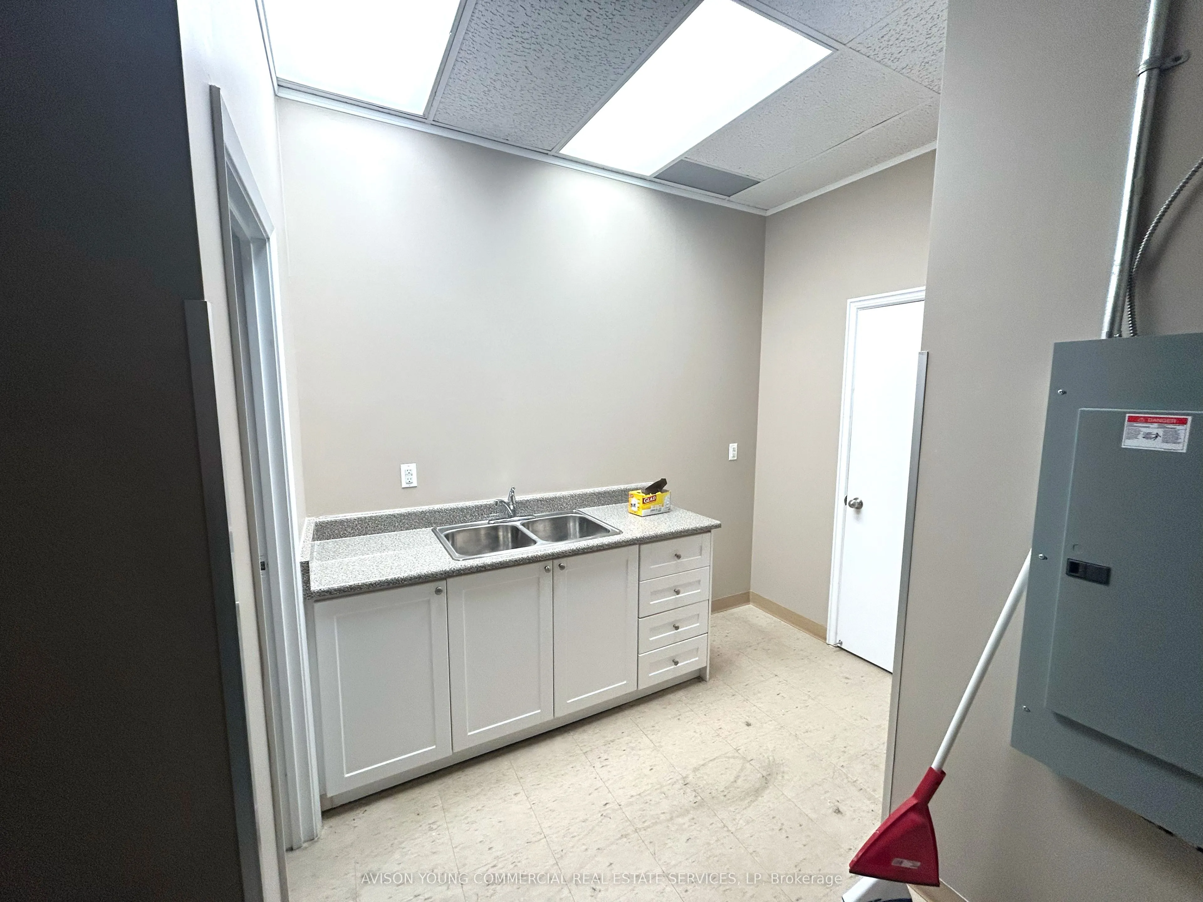 460 Brant Street, #13-14