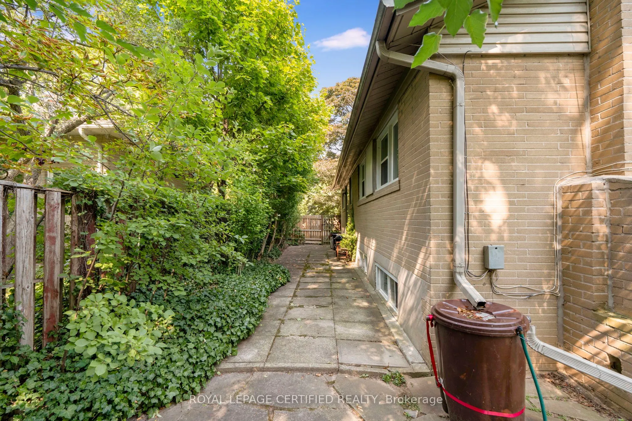 122 Selgrove Crescent