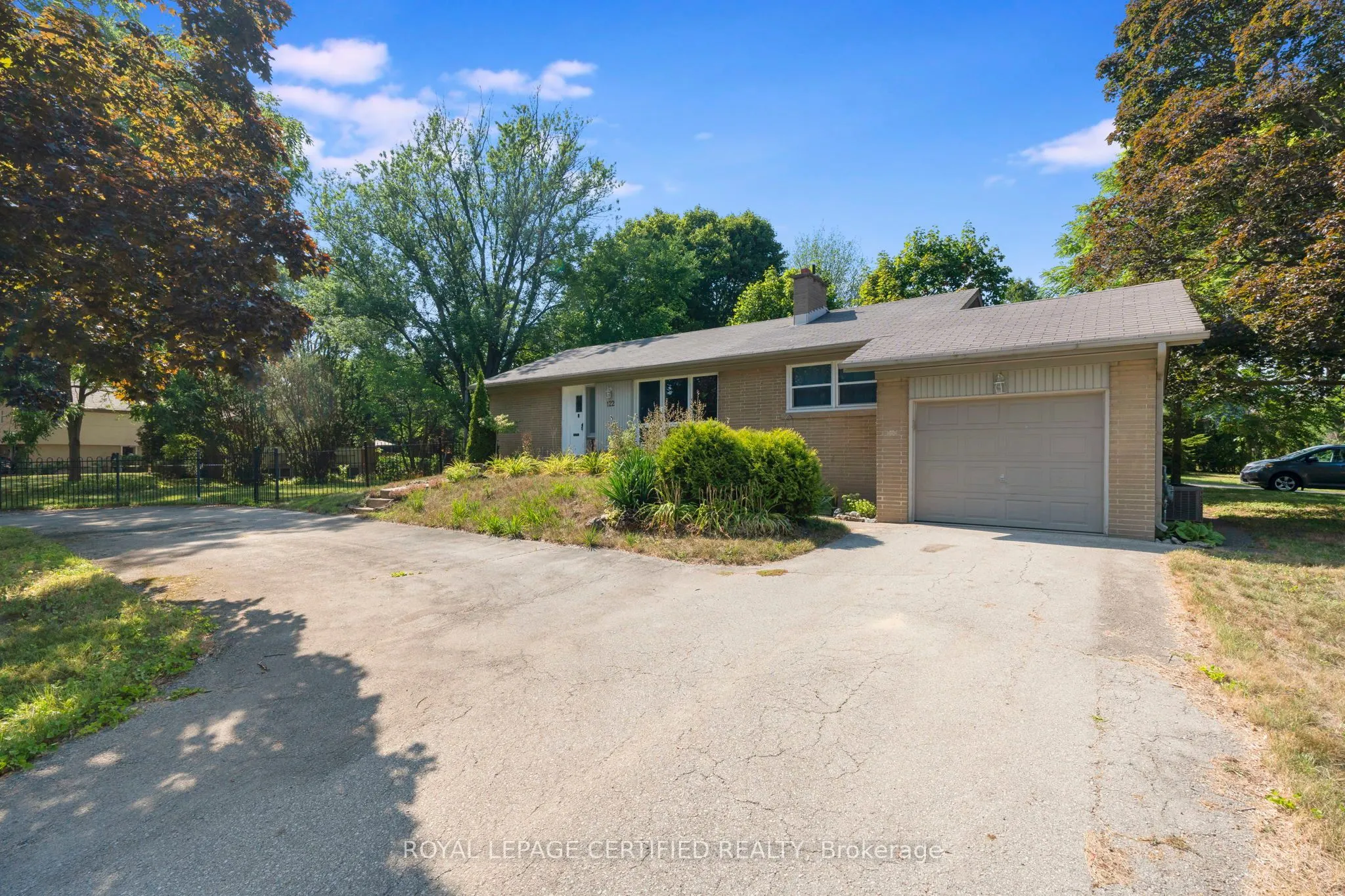 122 Selgrove Crescent