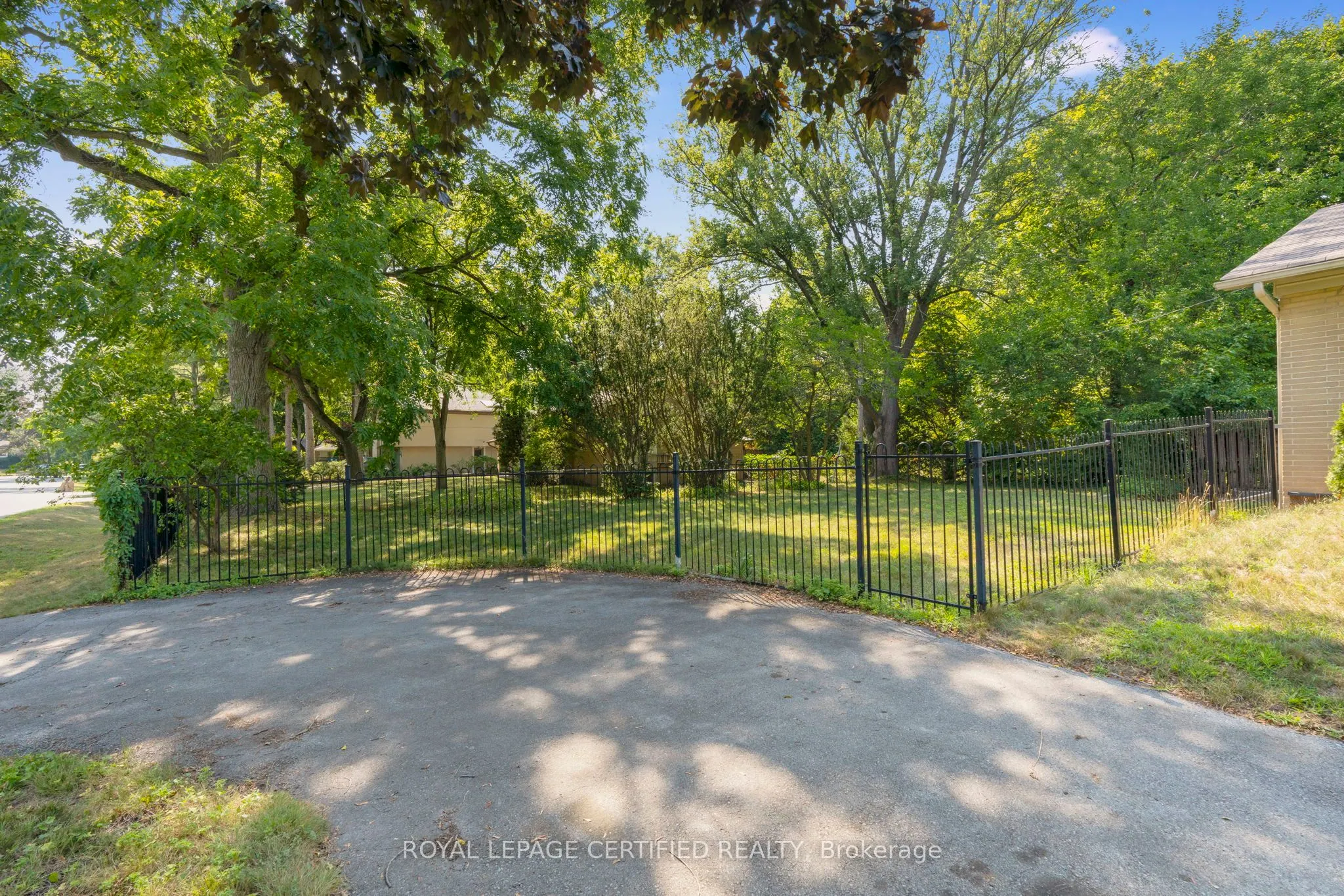 122 Selgrove Crescent