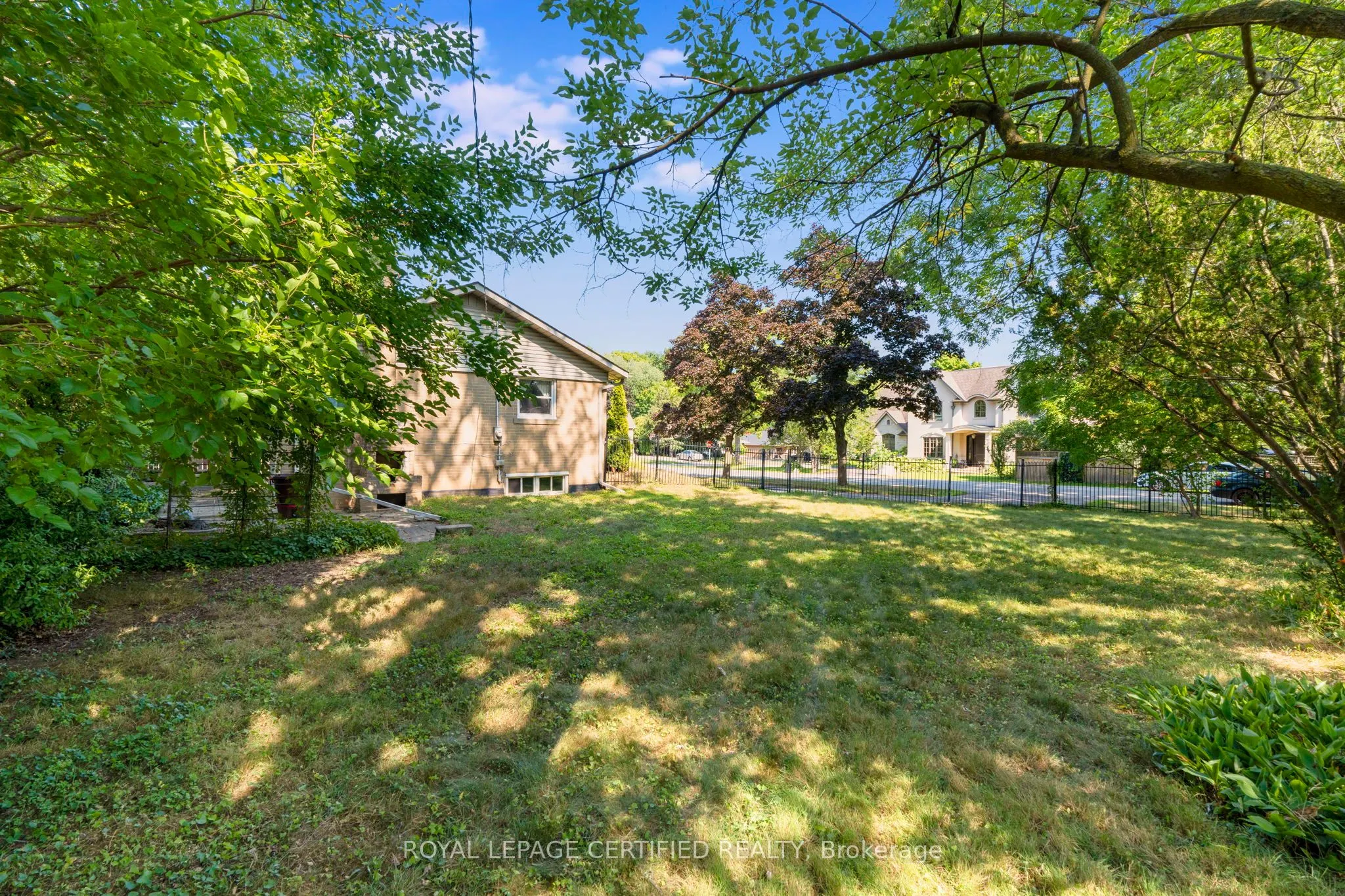 122 Selgrove Crescent