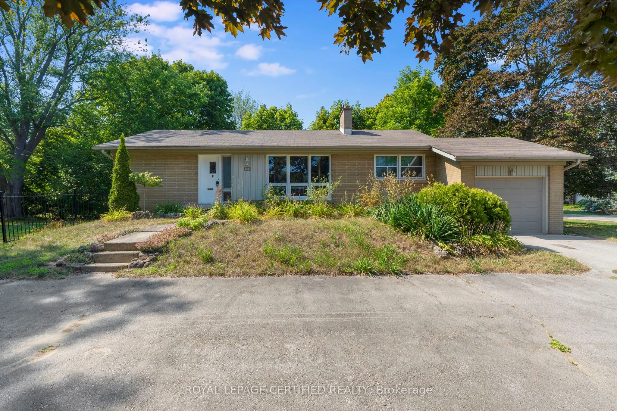 122 Selgrove Crescent