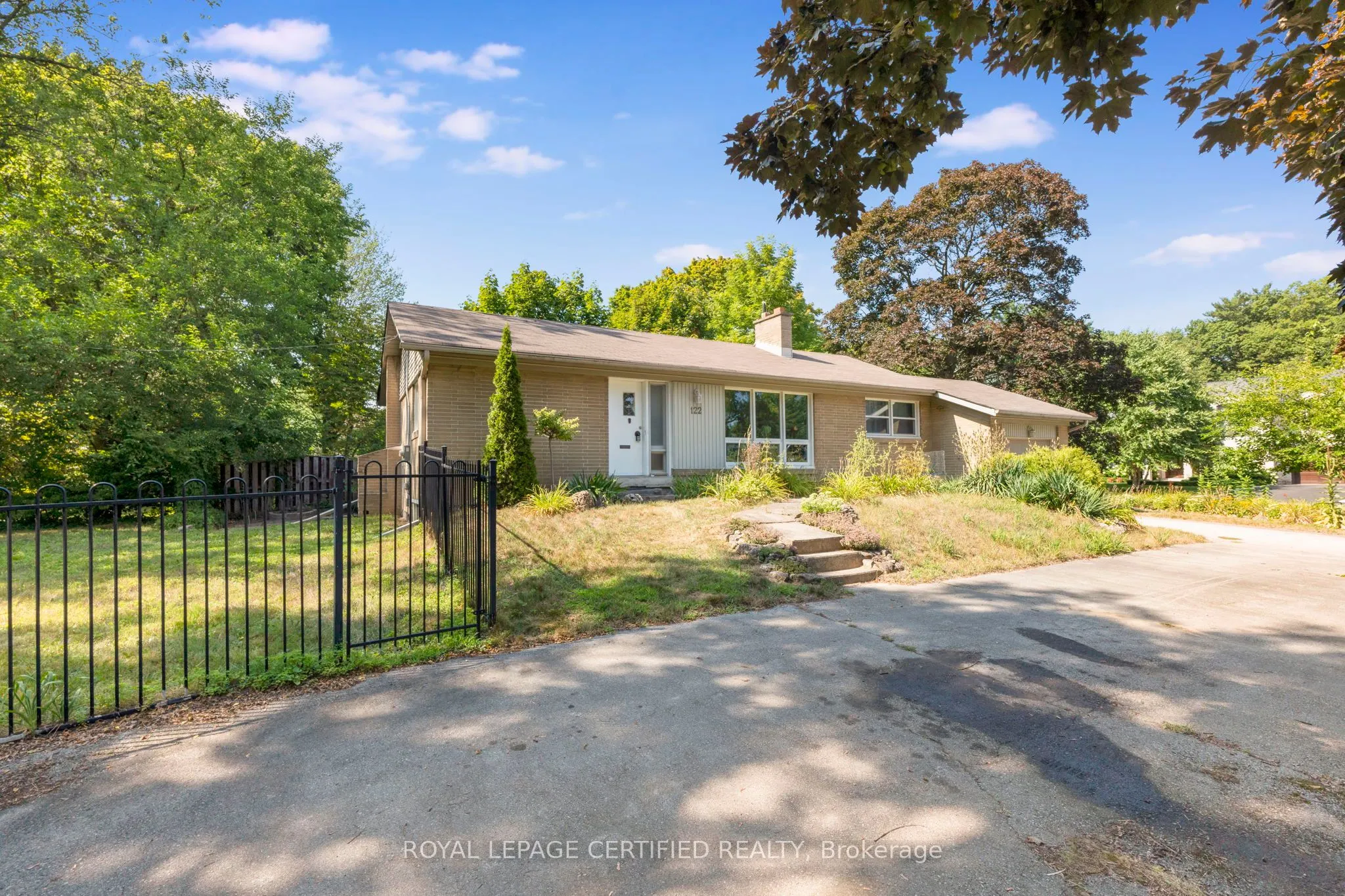 122 Selgrove Crescent