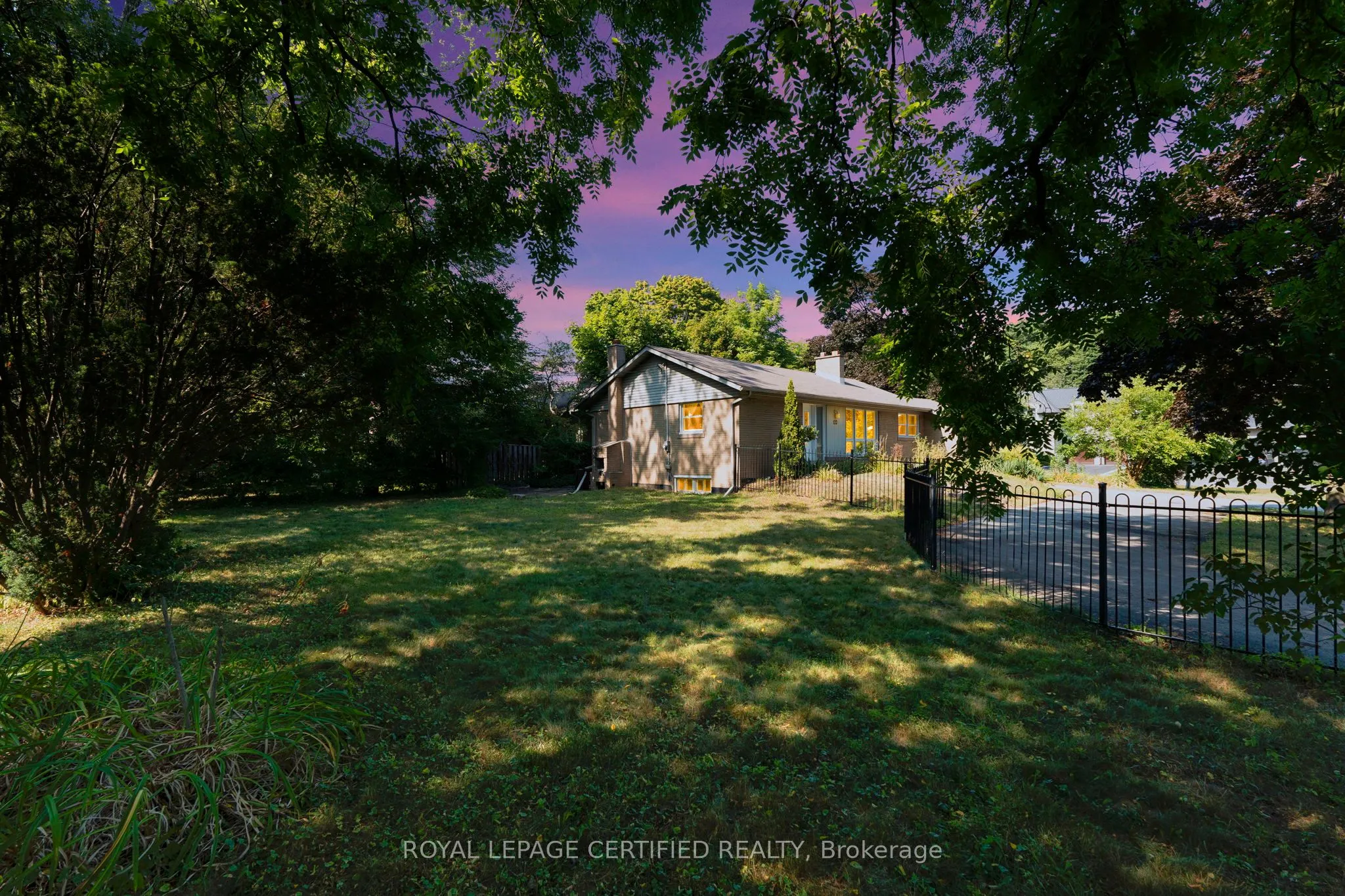 122 Selgrove Crescent
