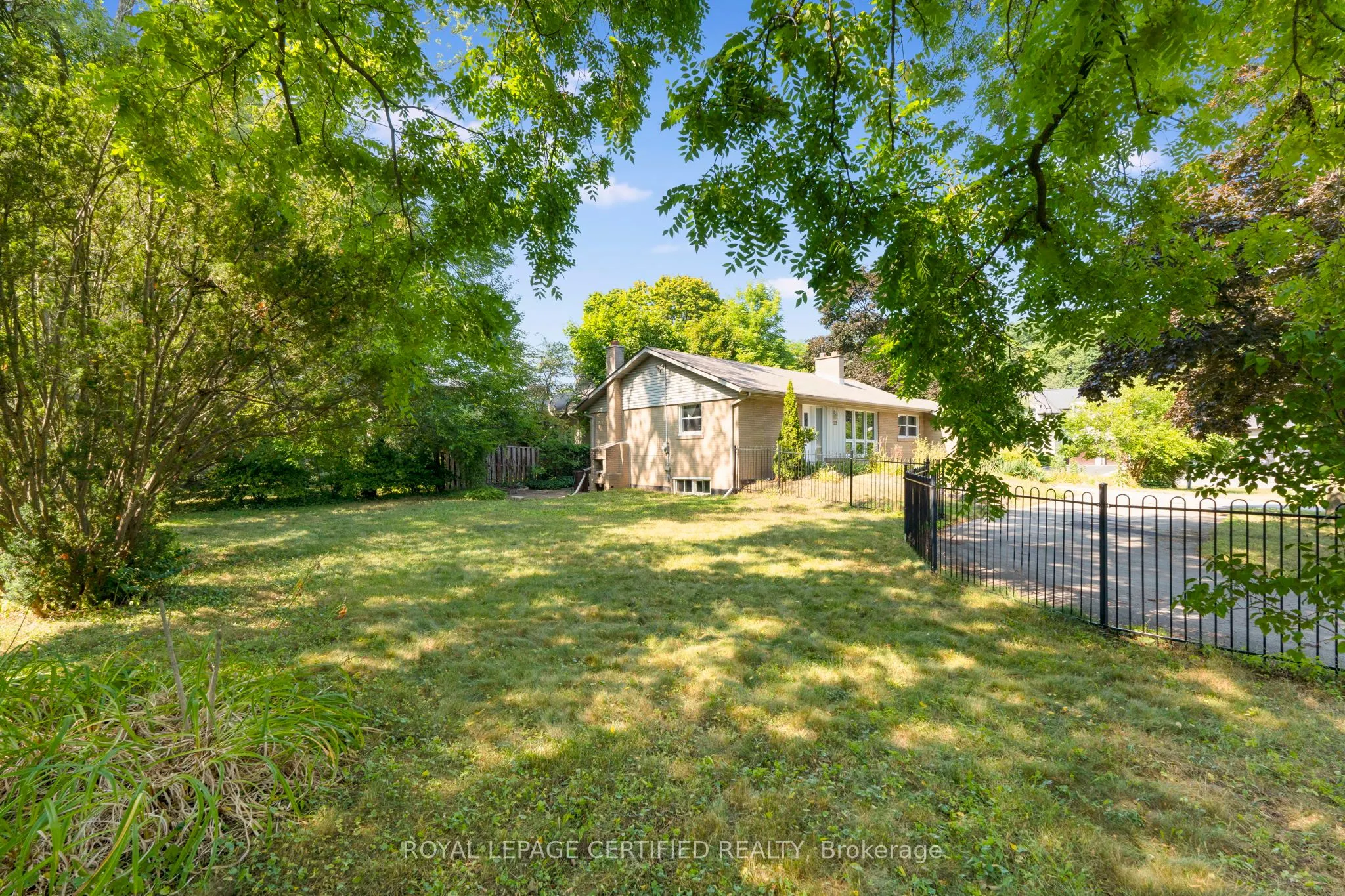 122 Selgrove Crescent