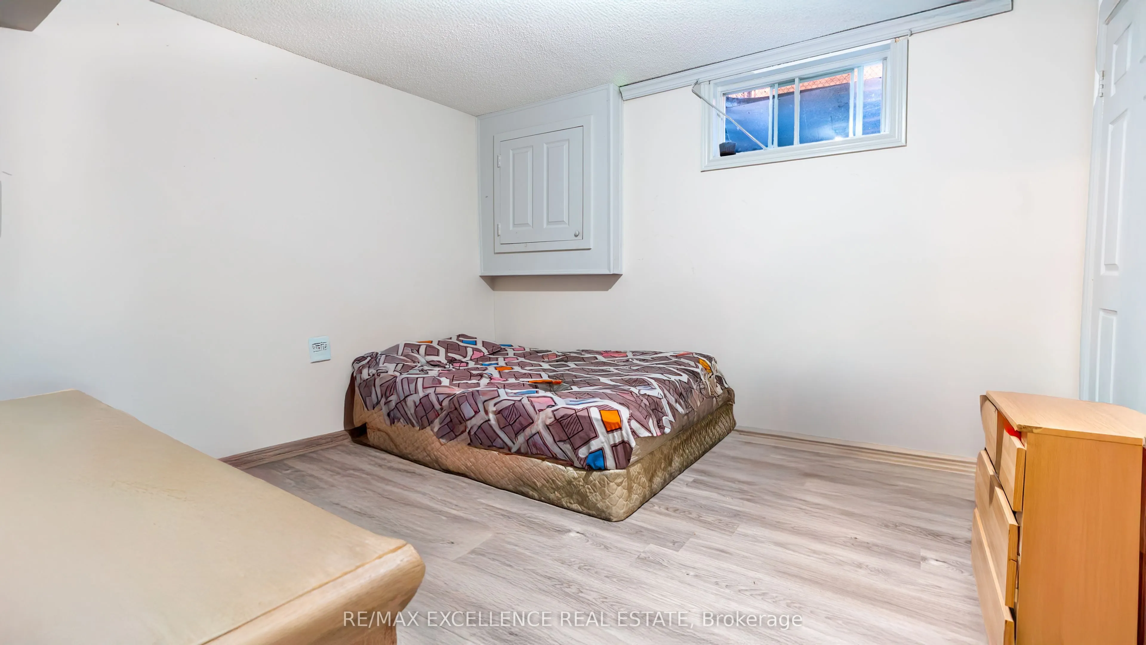 280 Hansen Road N