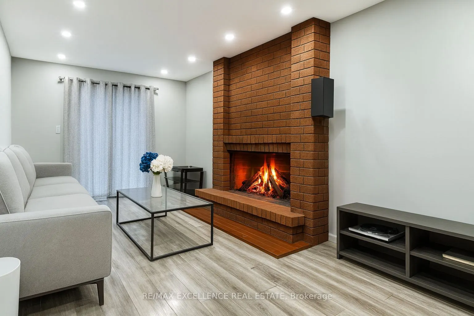 280 Hansen Road N