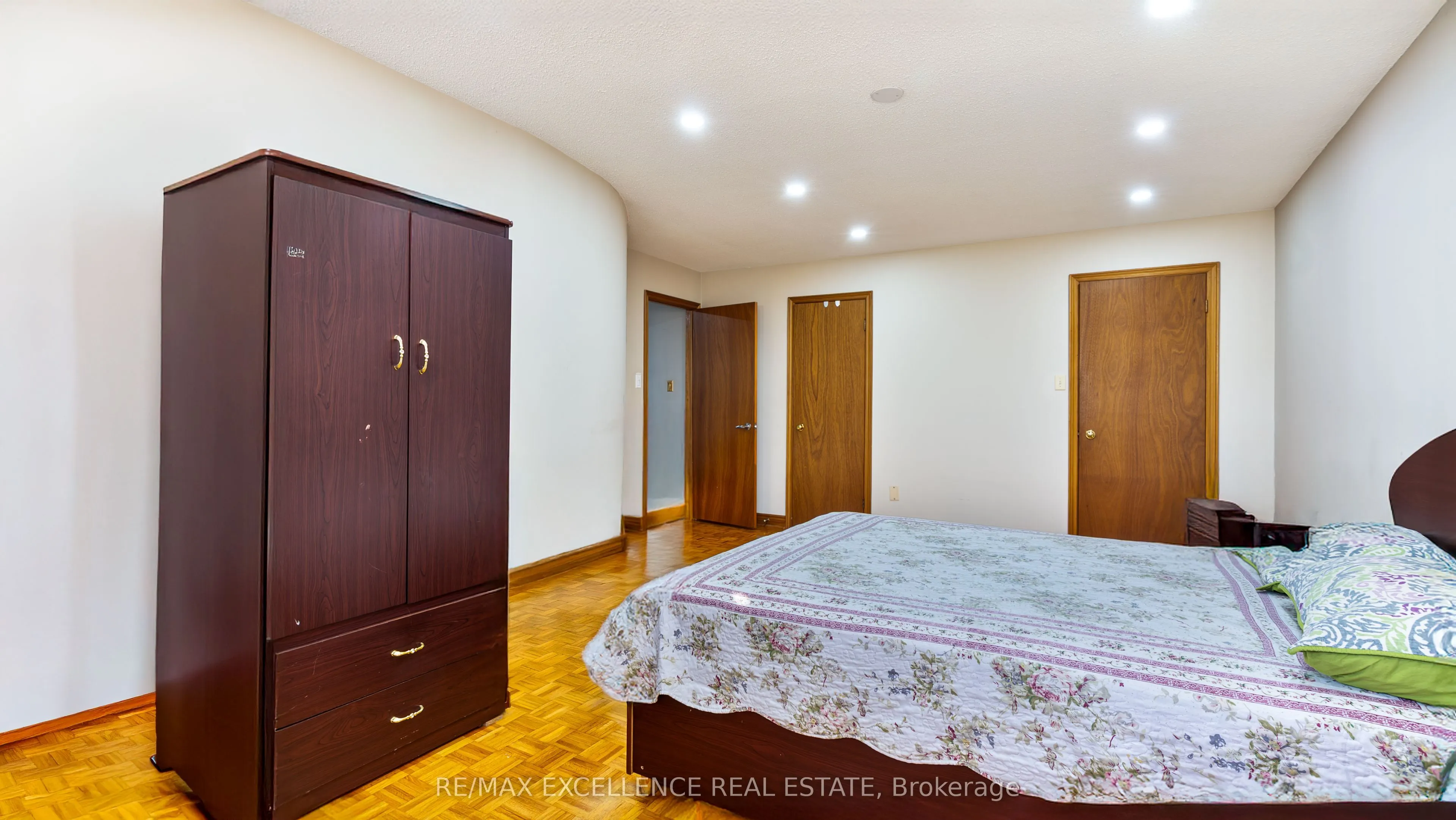 280 Hansen Road N