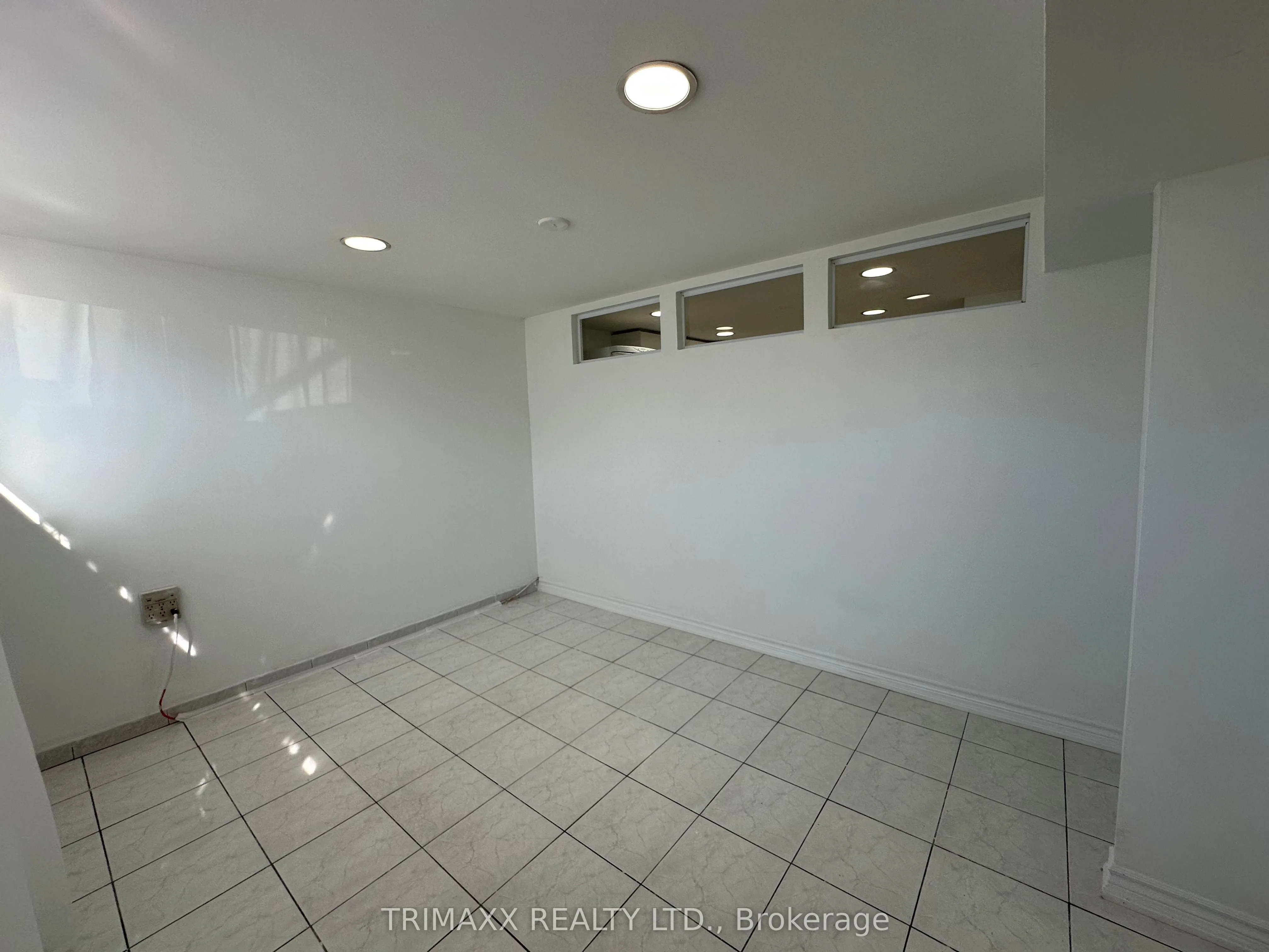 14 Brigham Circuit W, #Basement