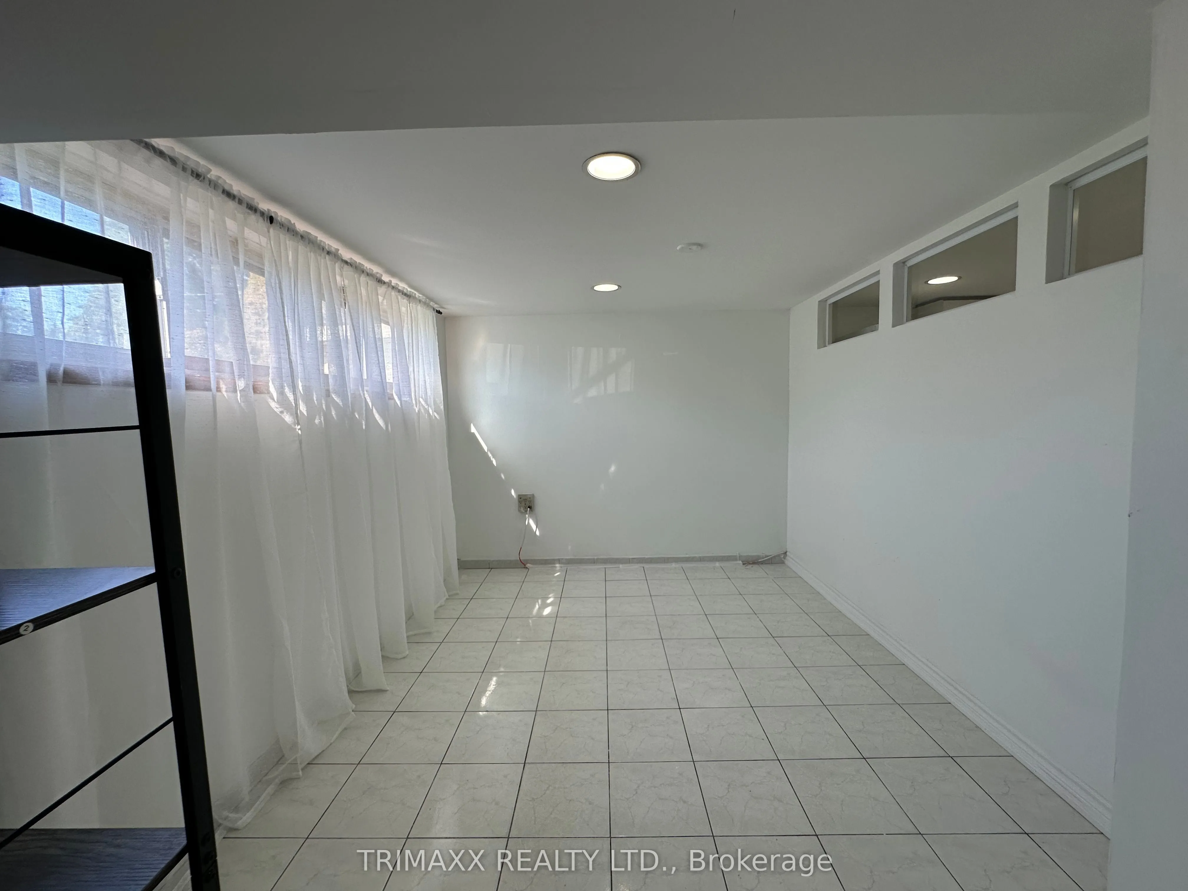 14 Brigham Circuit W, #Basement