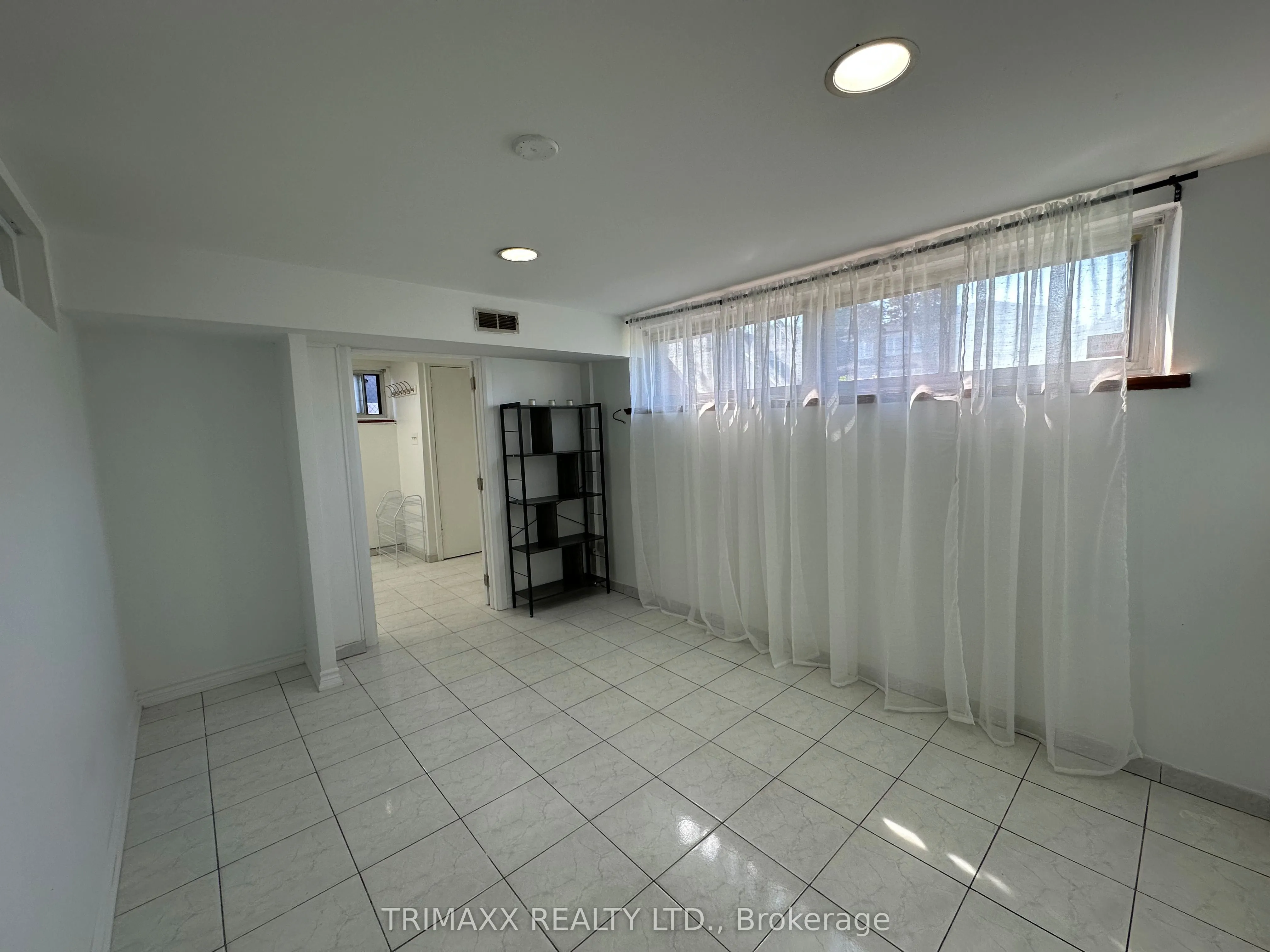 14 Brigham Circuit W, #Basement