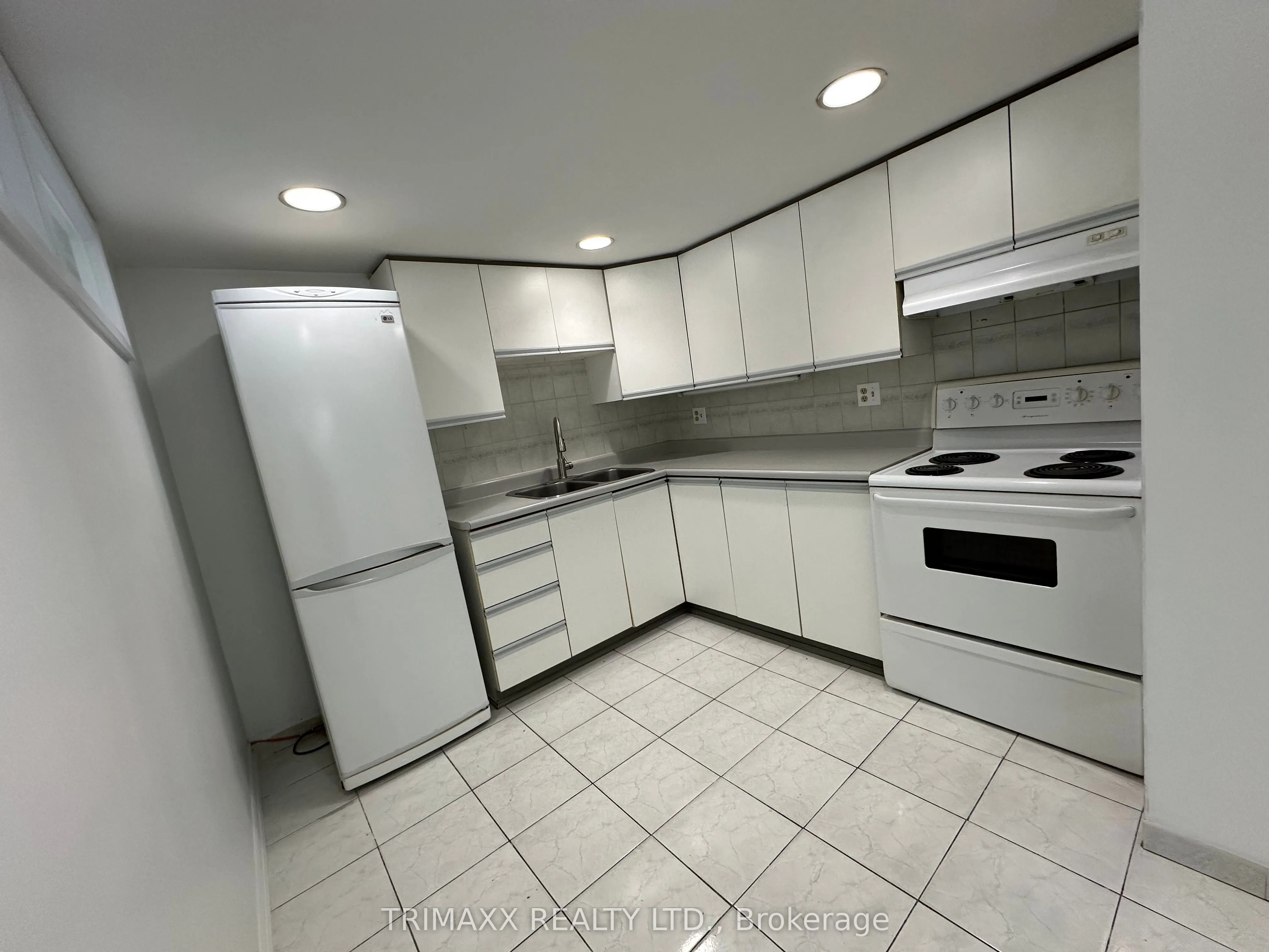 14 Brigham Circuit W, #Basement