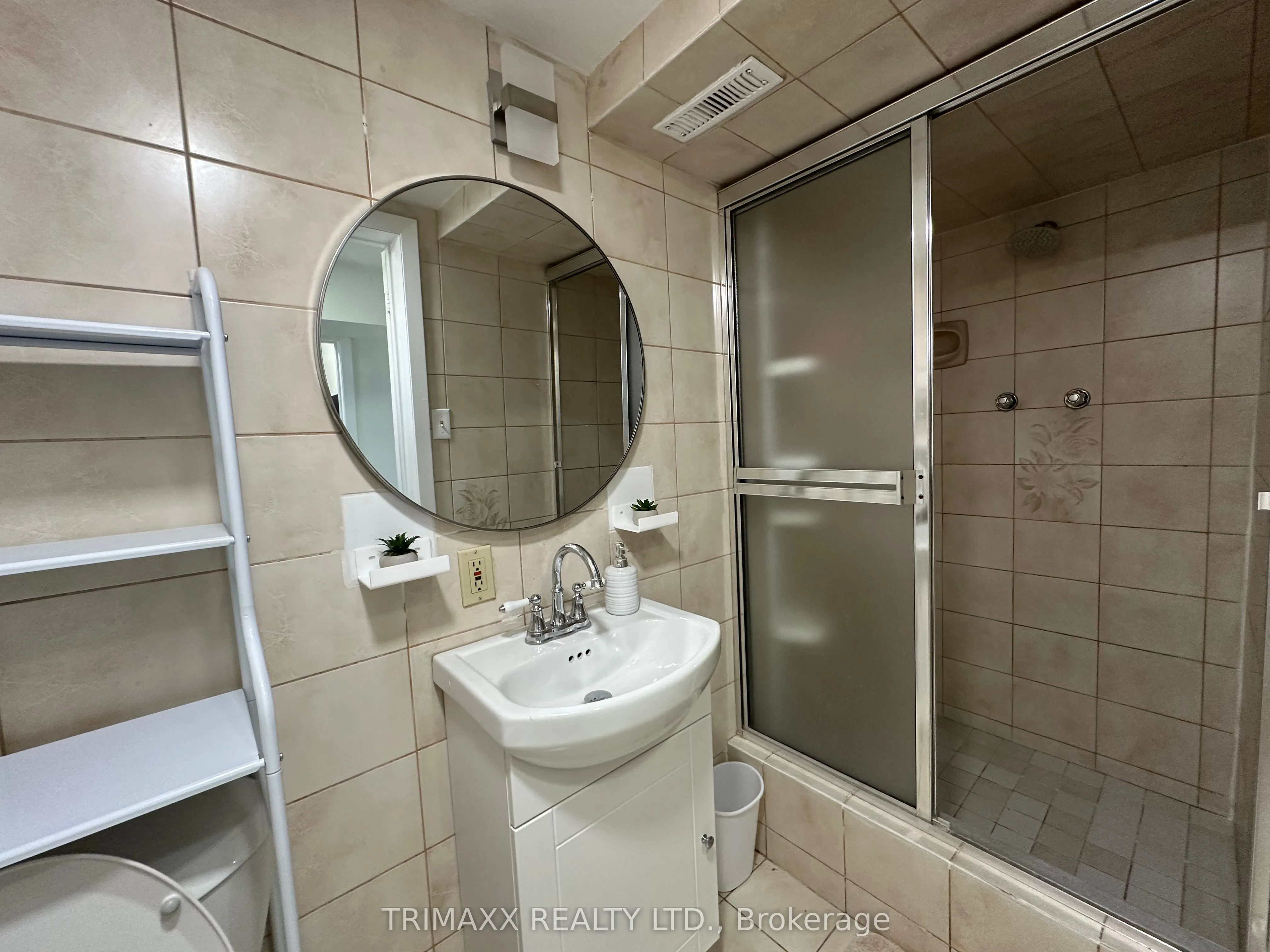 14 Brigham Circuit W, #Basement