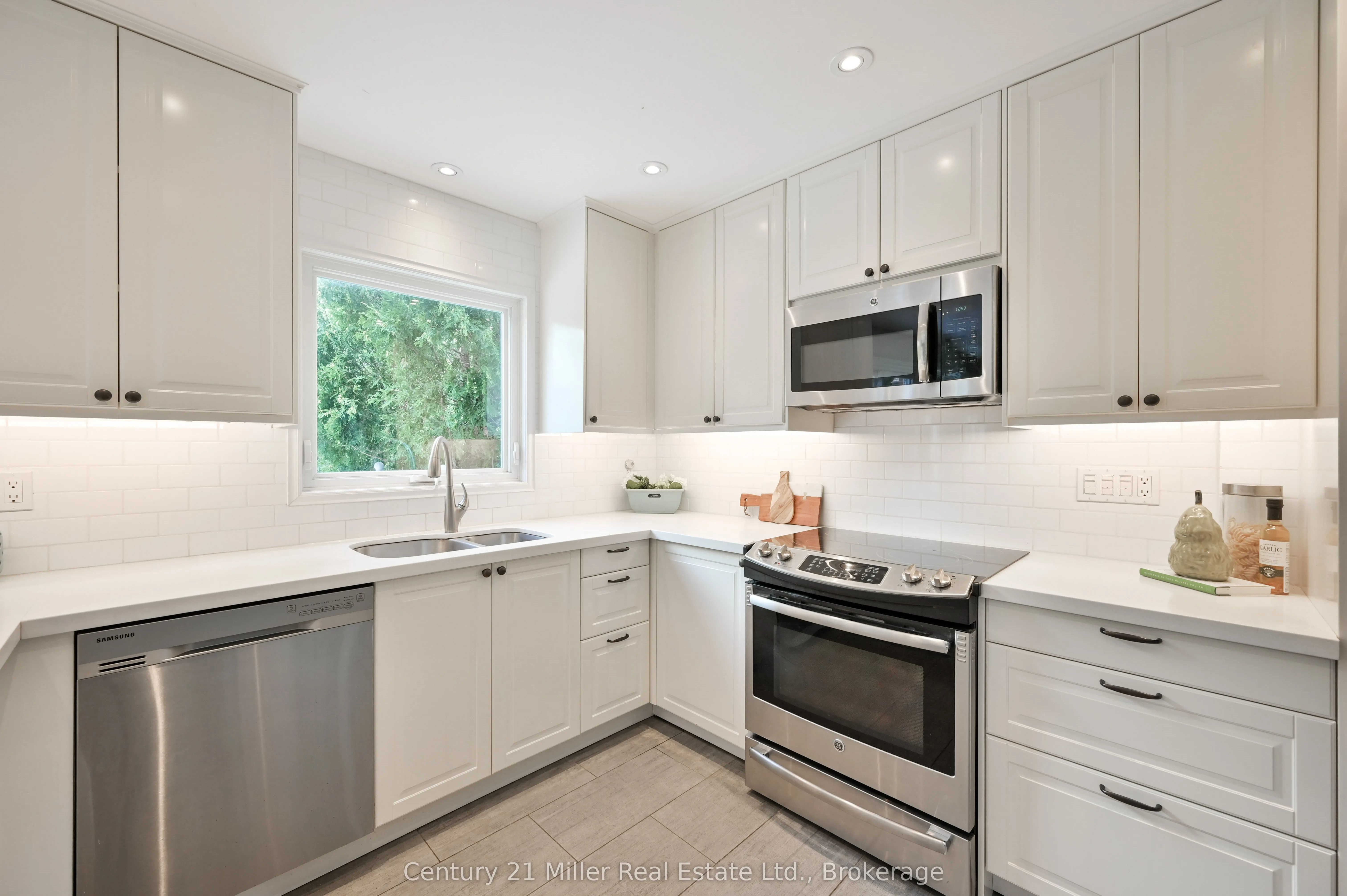 3077 Swansea Drive