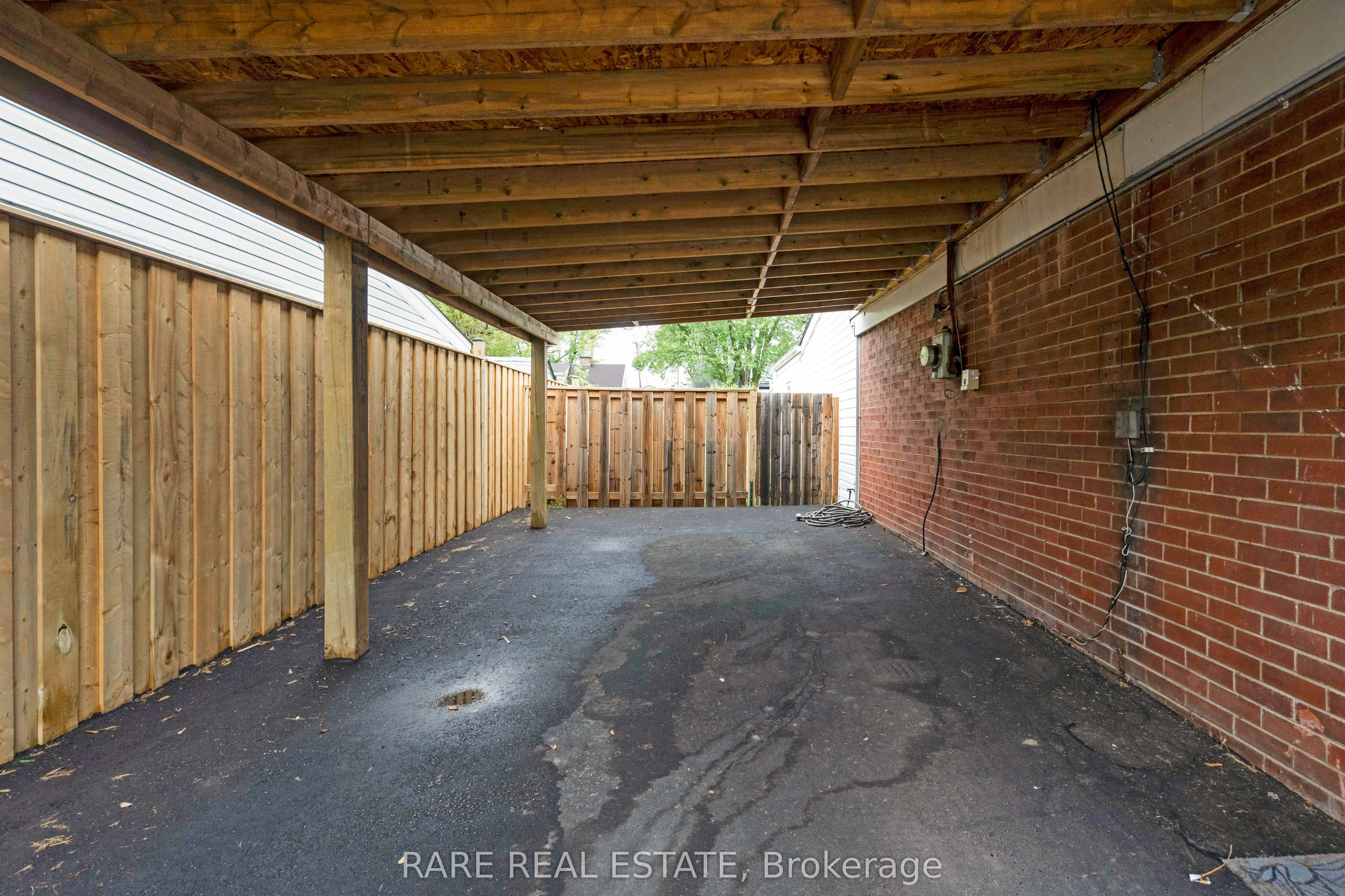 2073 Leighland Road