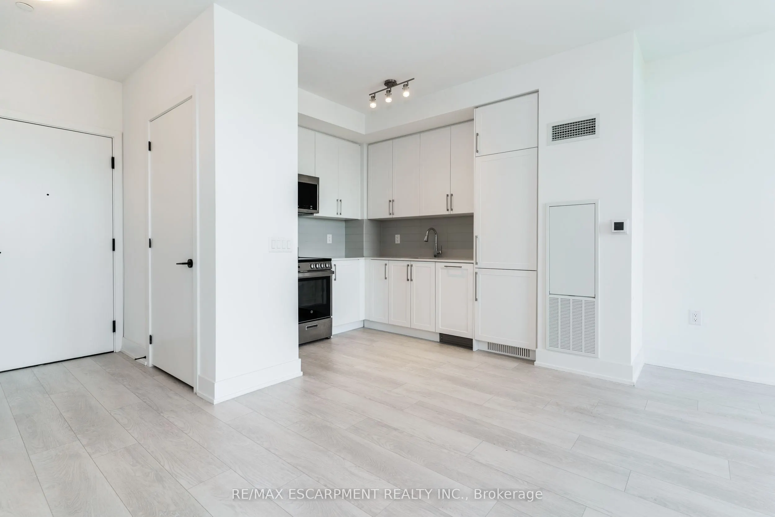 2450 Old Bronte Road, #614