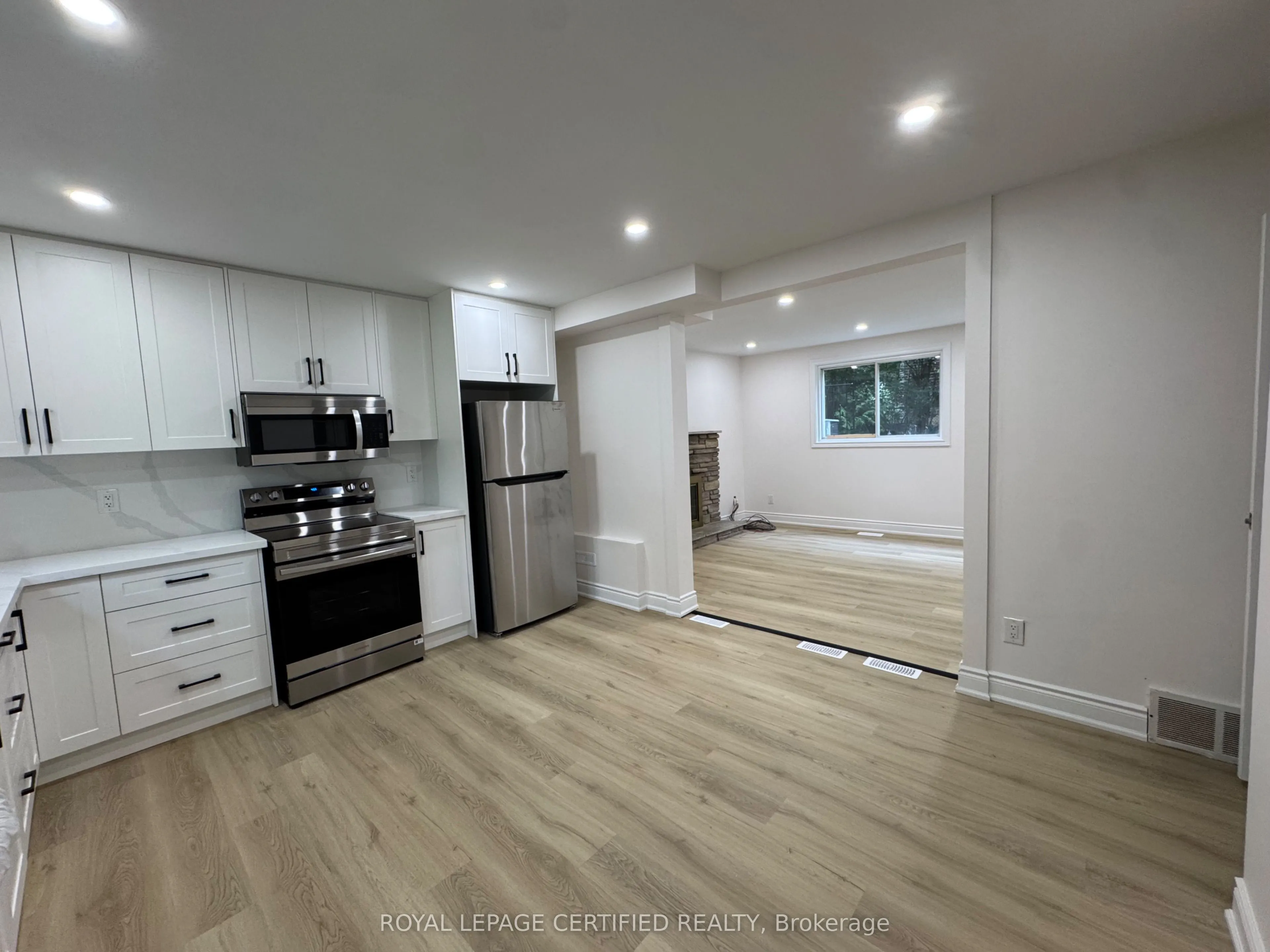 2069 Thornlea Drive S, #SIDE SECOND UNIT