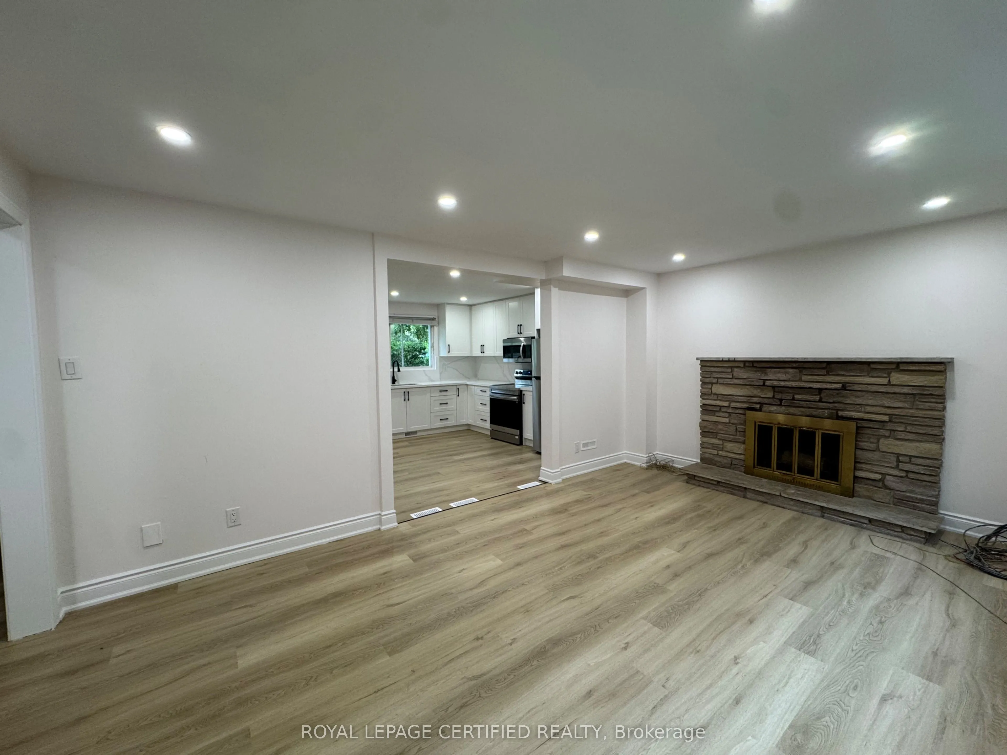 2069 Thornlea Drive S, #SIDE SECOND UNIT