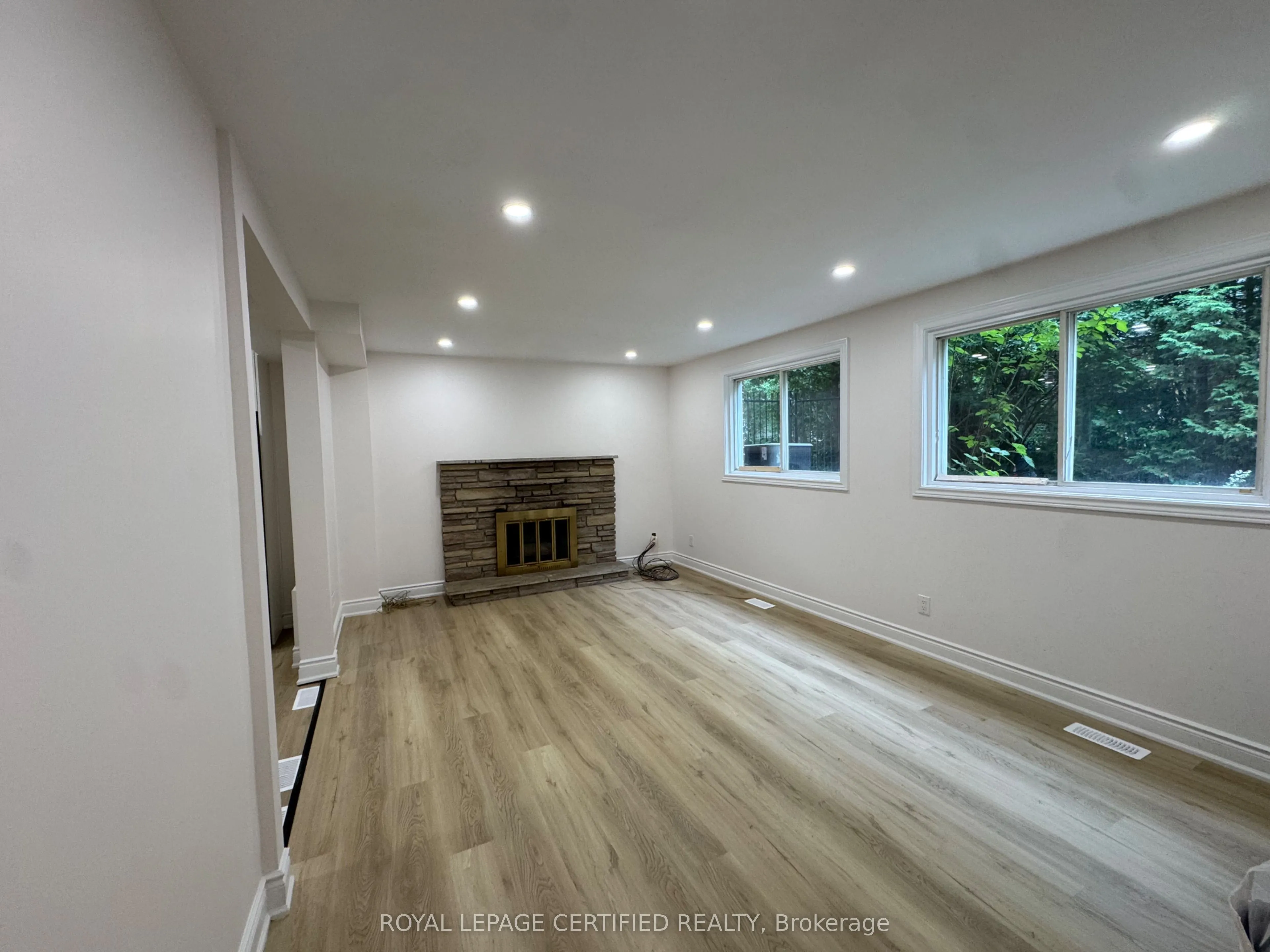 2069 Thornlea Drive S, #SIDE SECOND UNIT