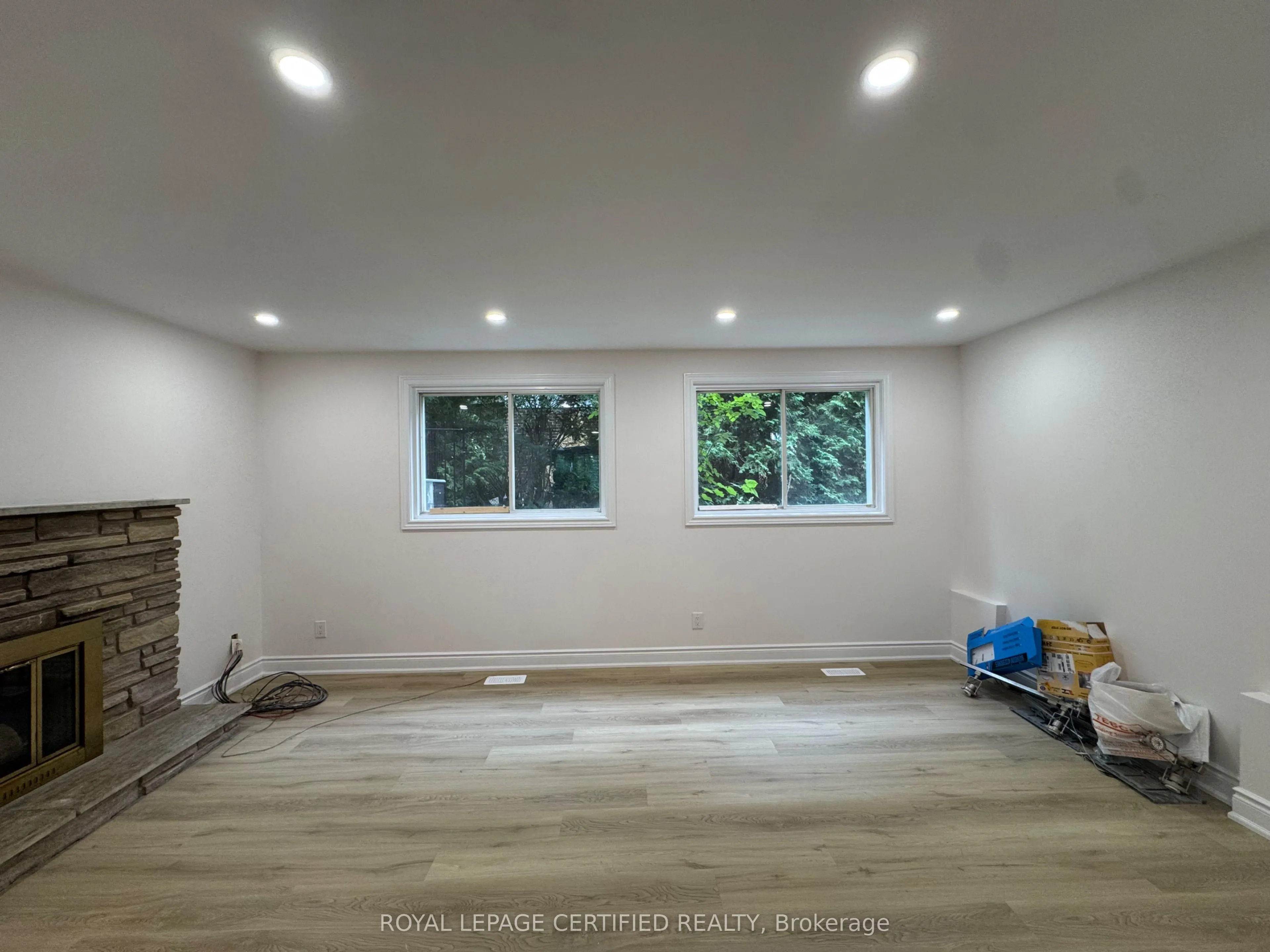 2069 Thornlea Drive S, #SIDE SECOND UNIT