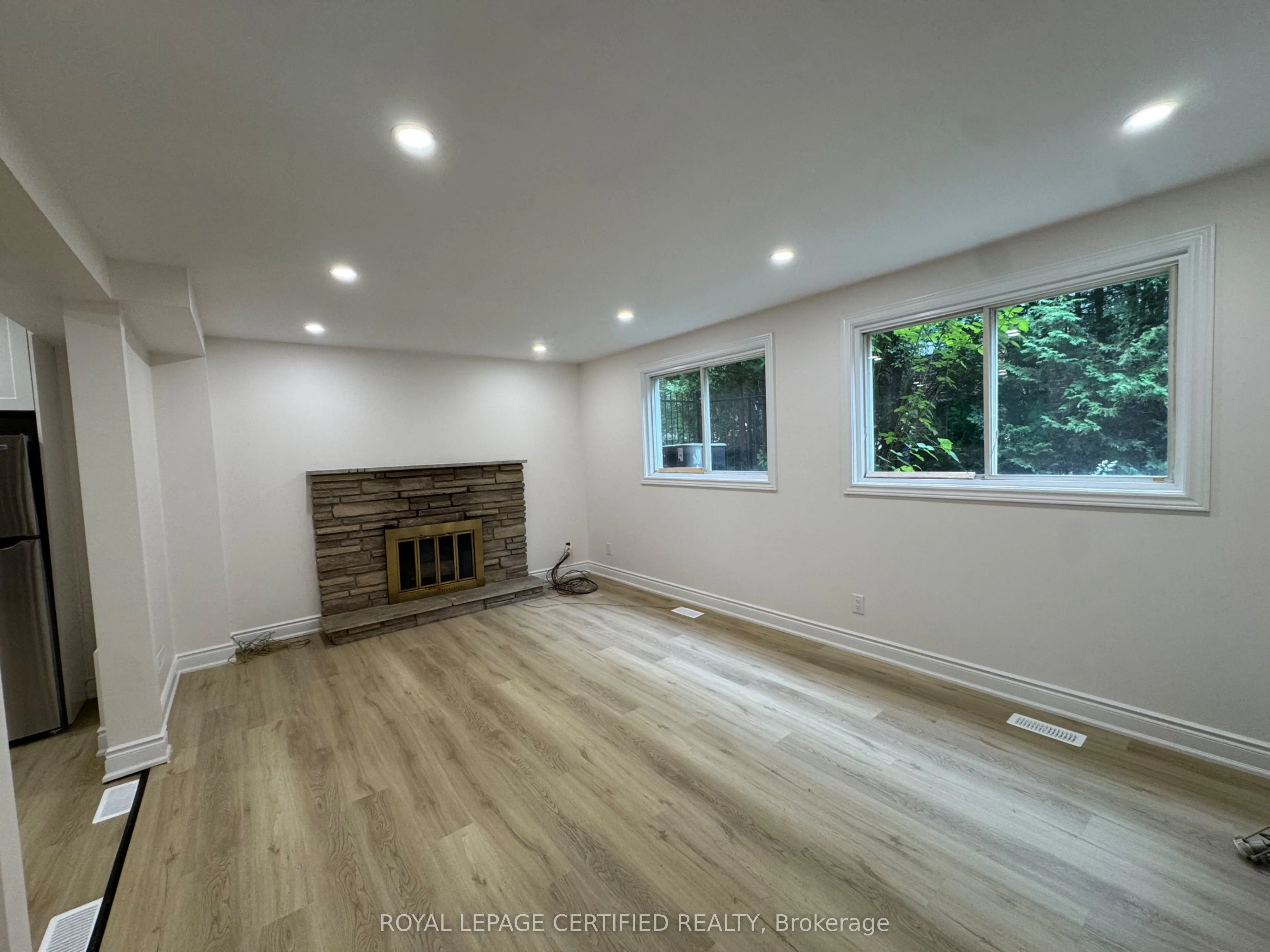 2069 Thornlea Drive S, #SIDE SECOND UNIT