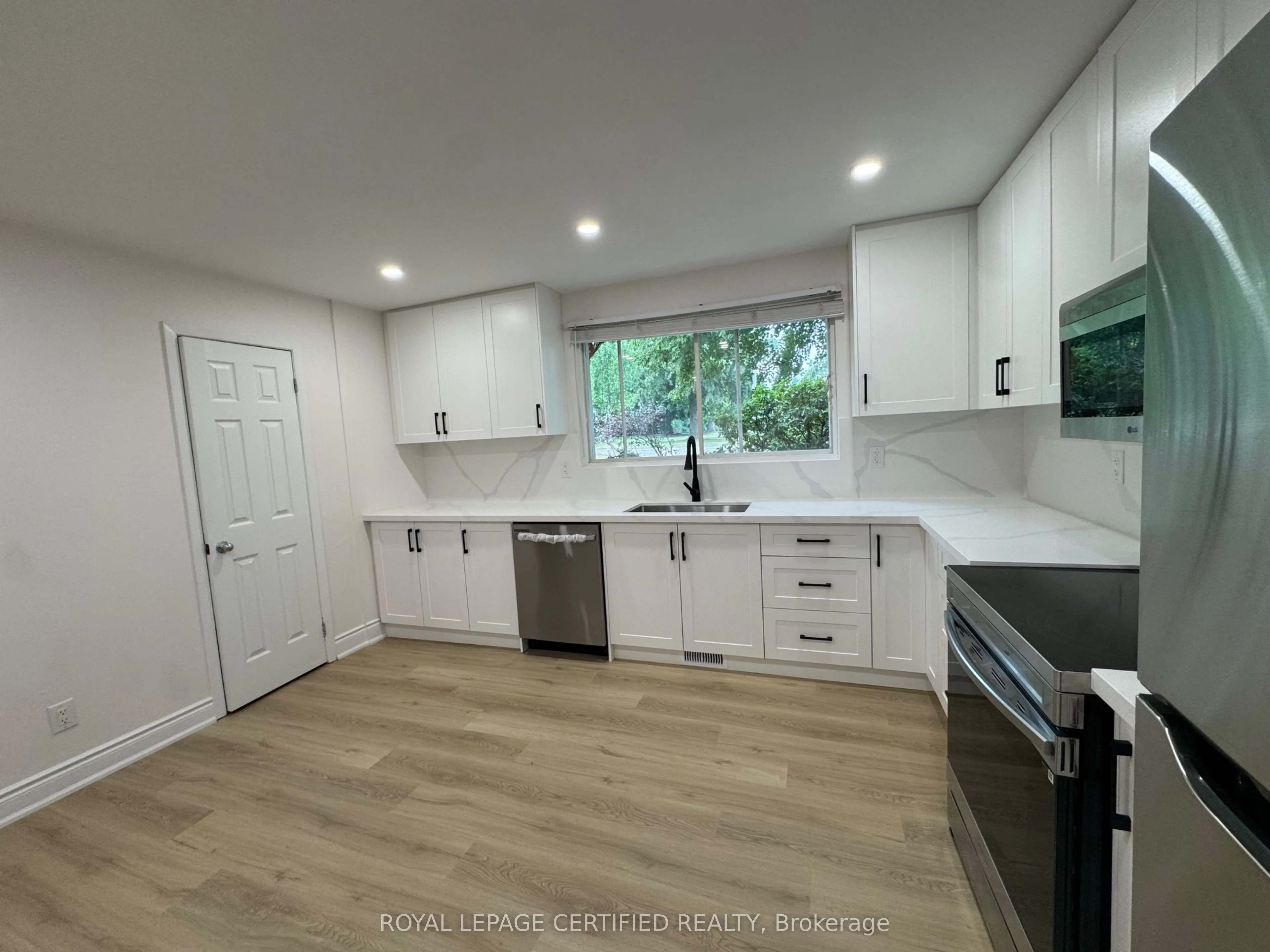 2069 Thornlea Drive S, #SIDE SECOND UNIT