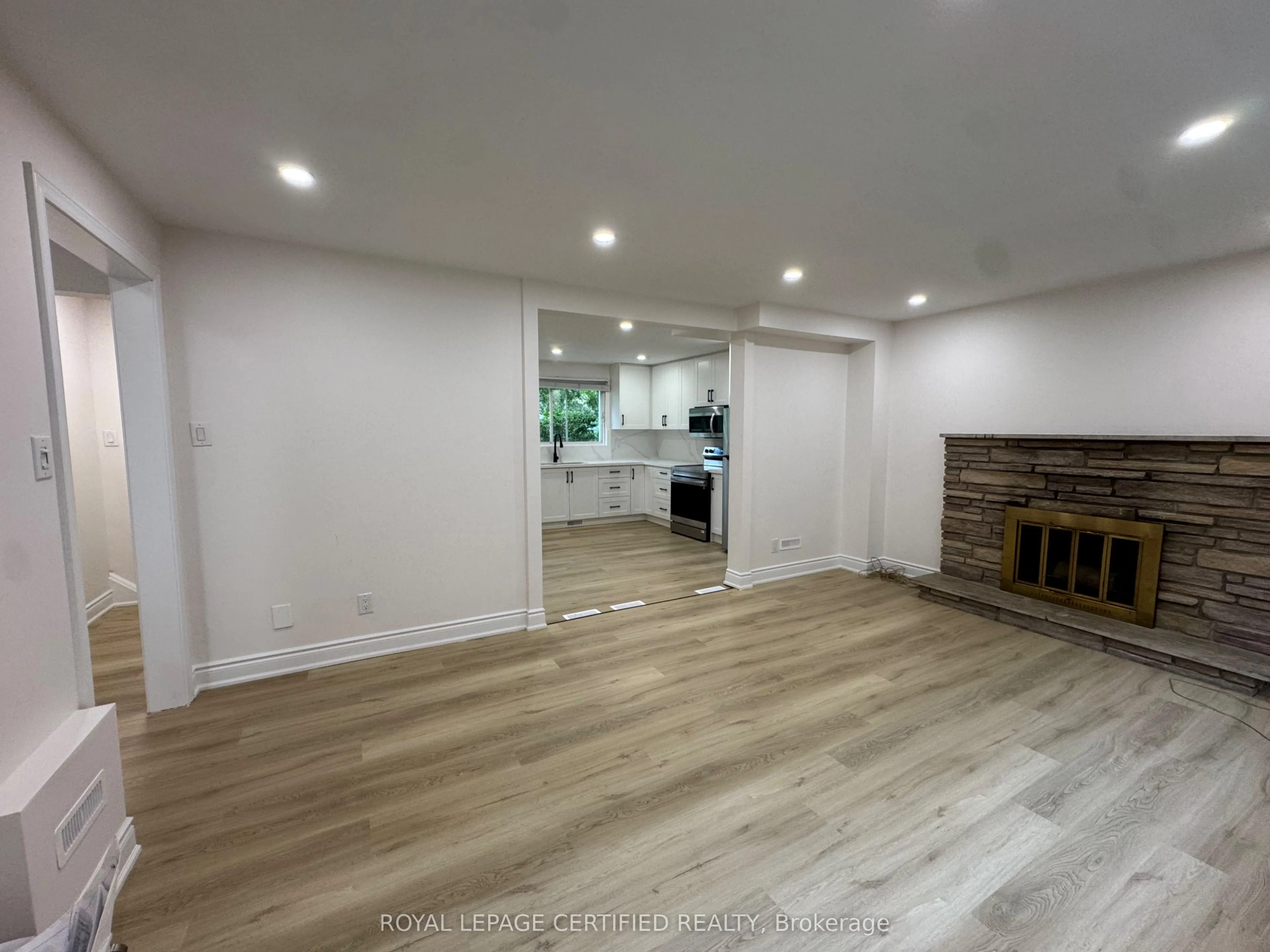 2069 Thornlea Drive S, #SIDE SECOND UNIT