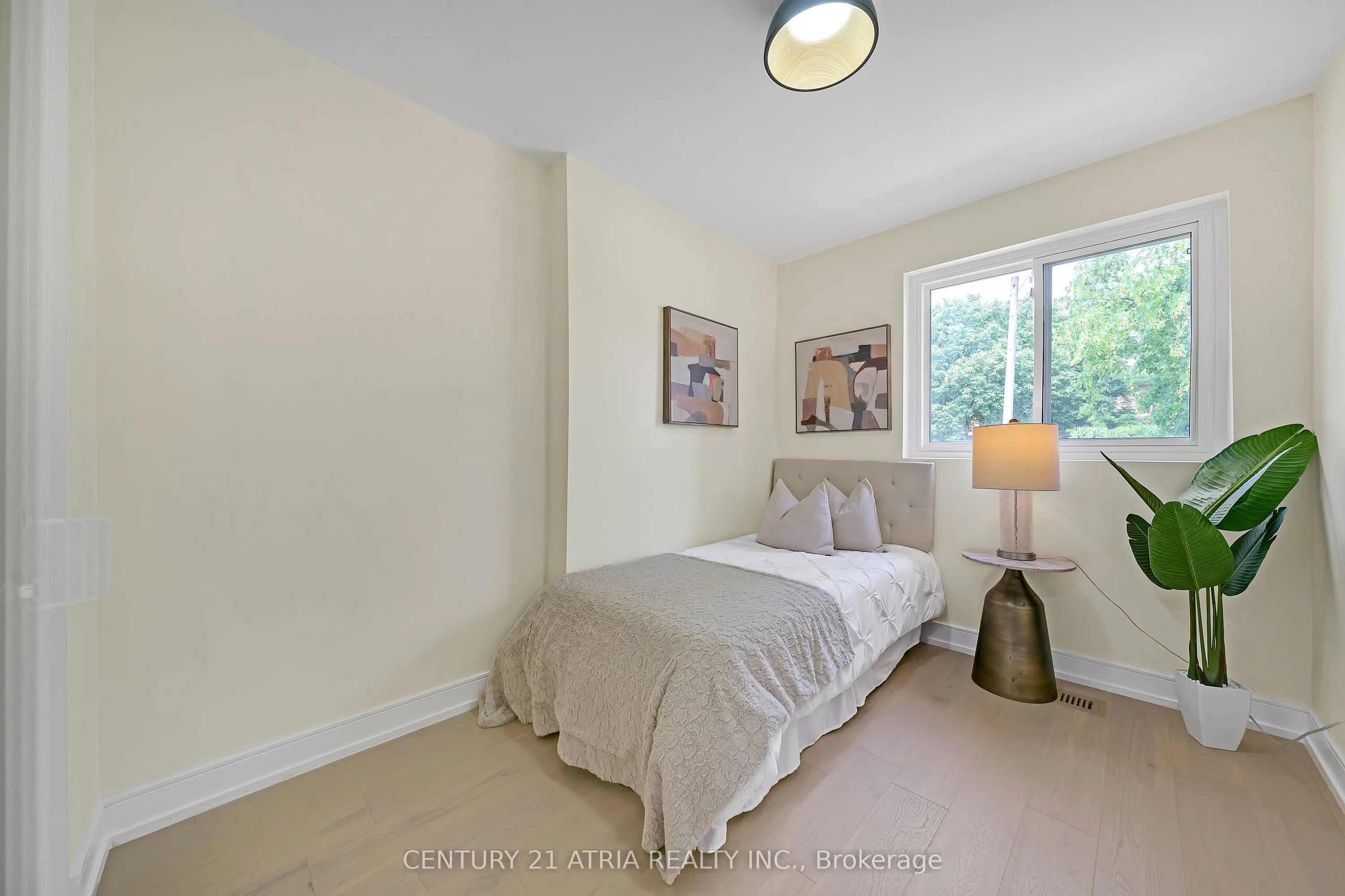 48 Tealham Drive S