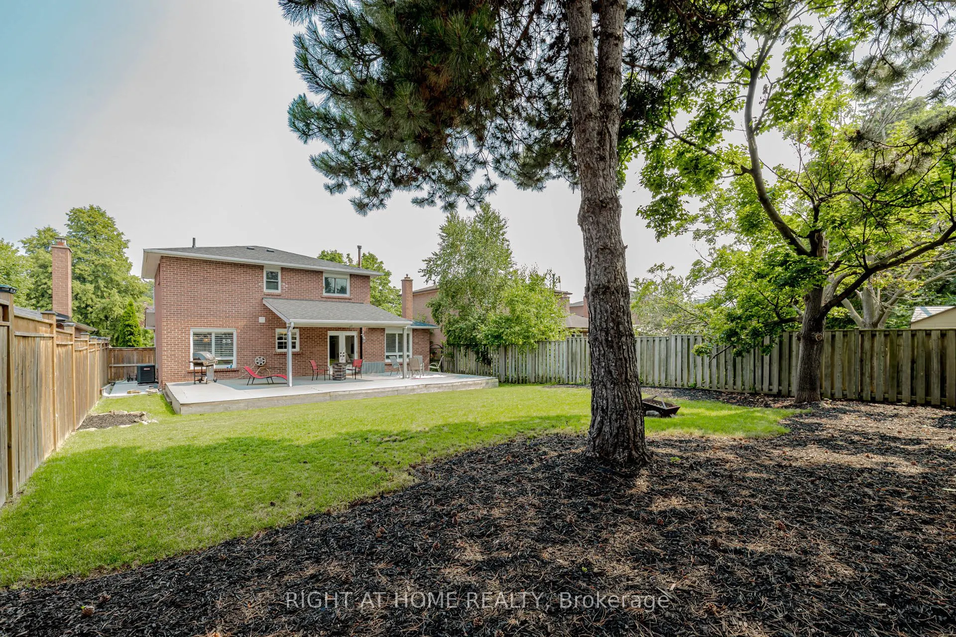 1073 Mesa Crescent
