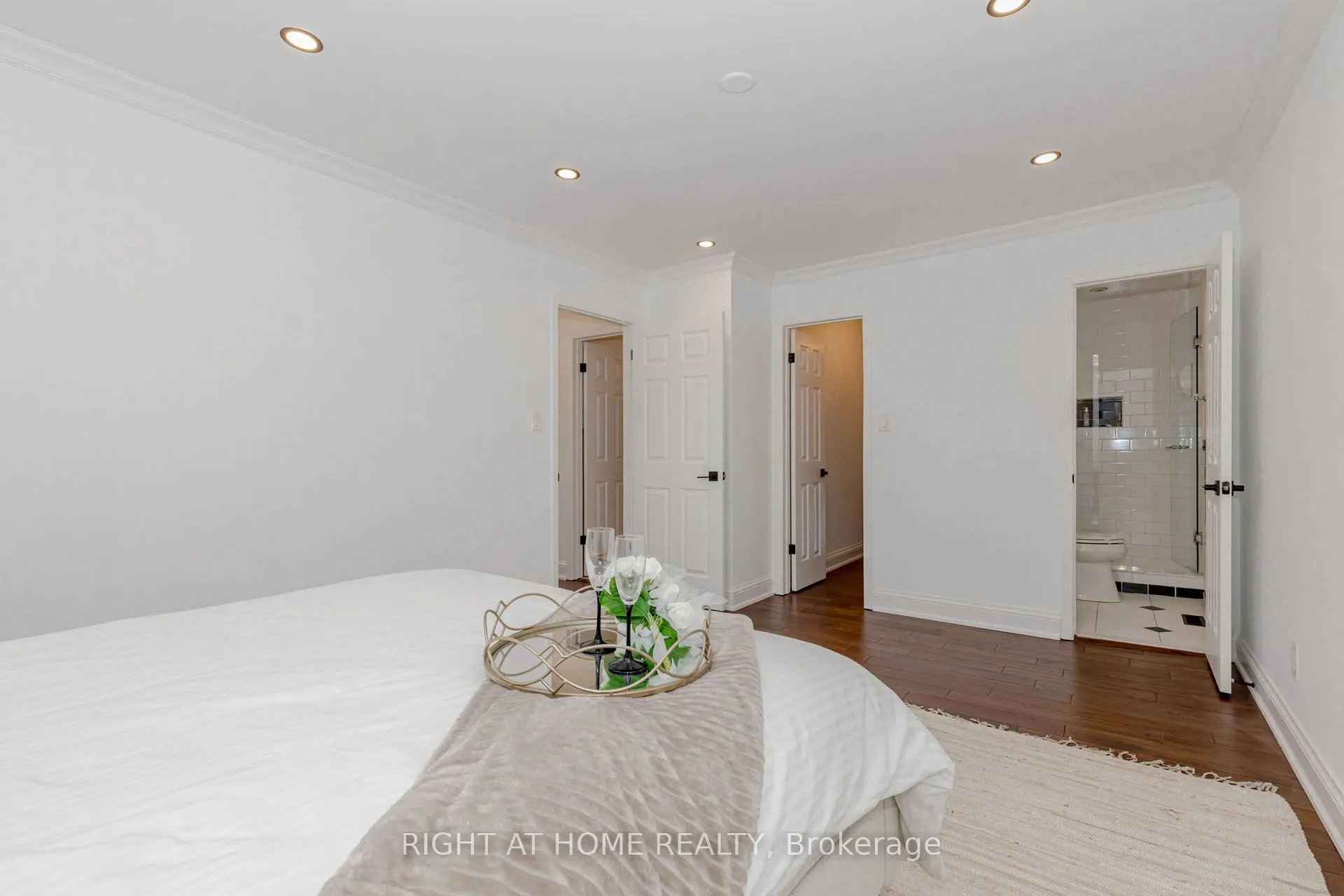1073 Mesa Crescent