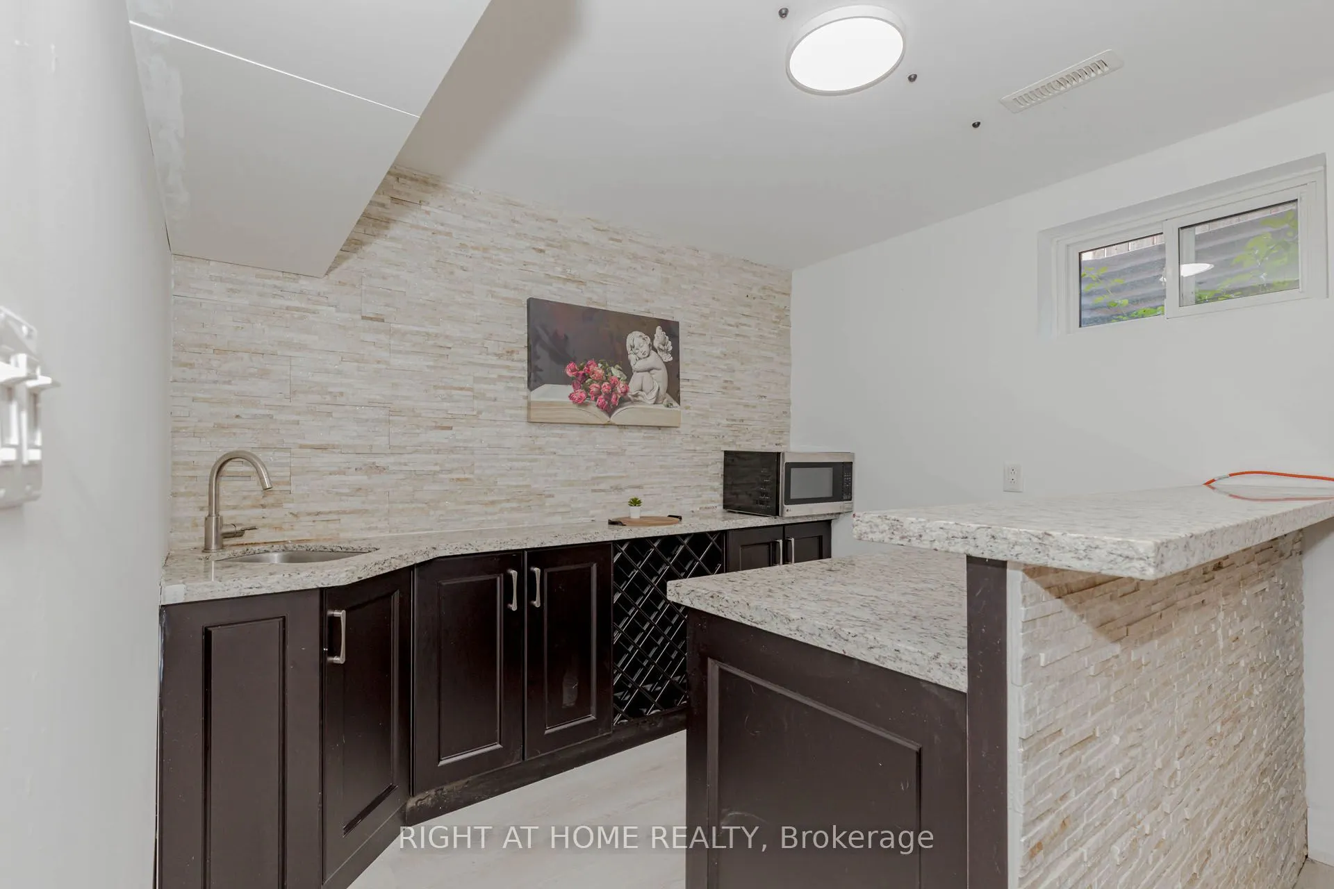 1073 Mesa Crescent