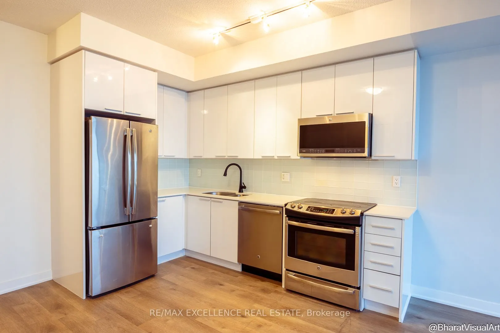2802 Park Lawn, #10