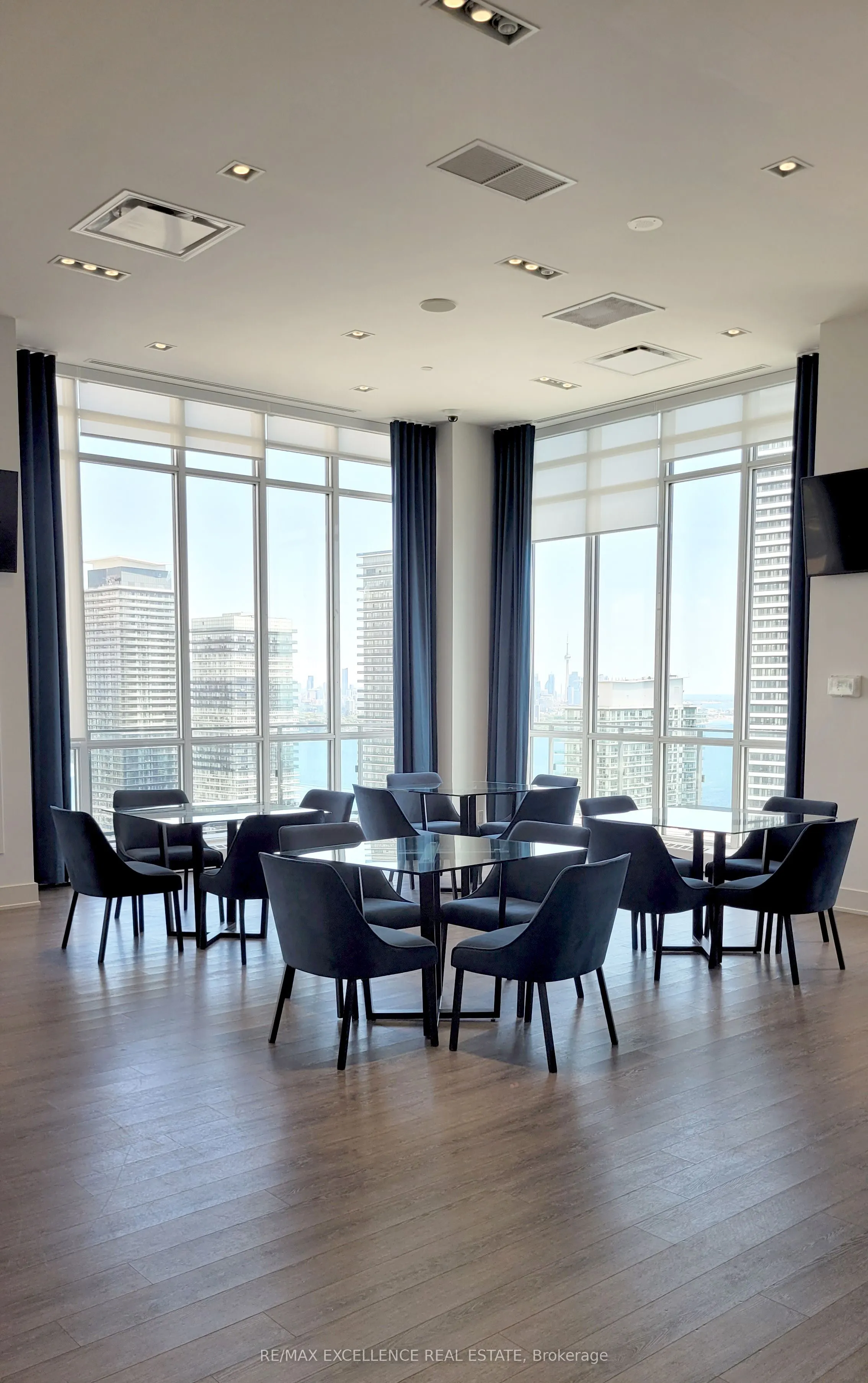 2802 Park Lawn, #10