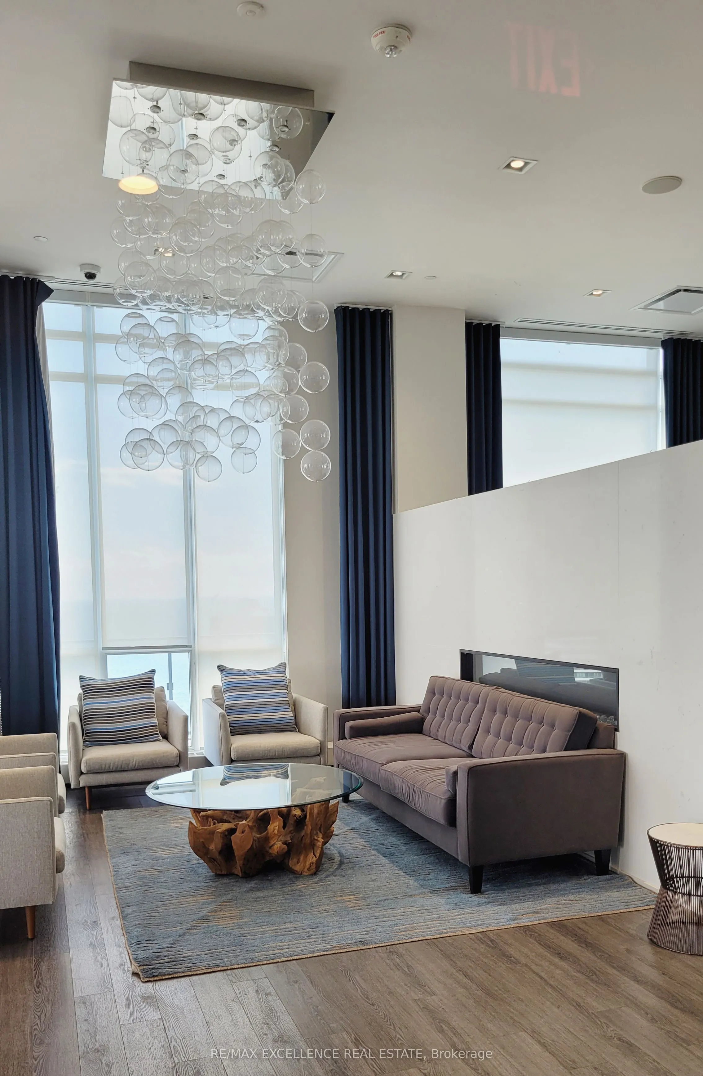 2802 Park Lawn, #10