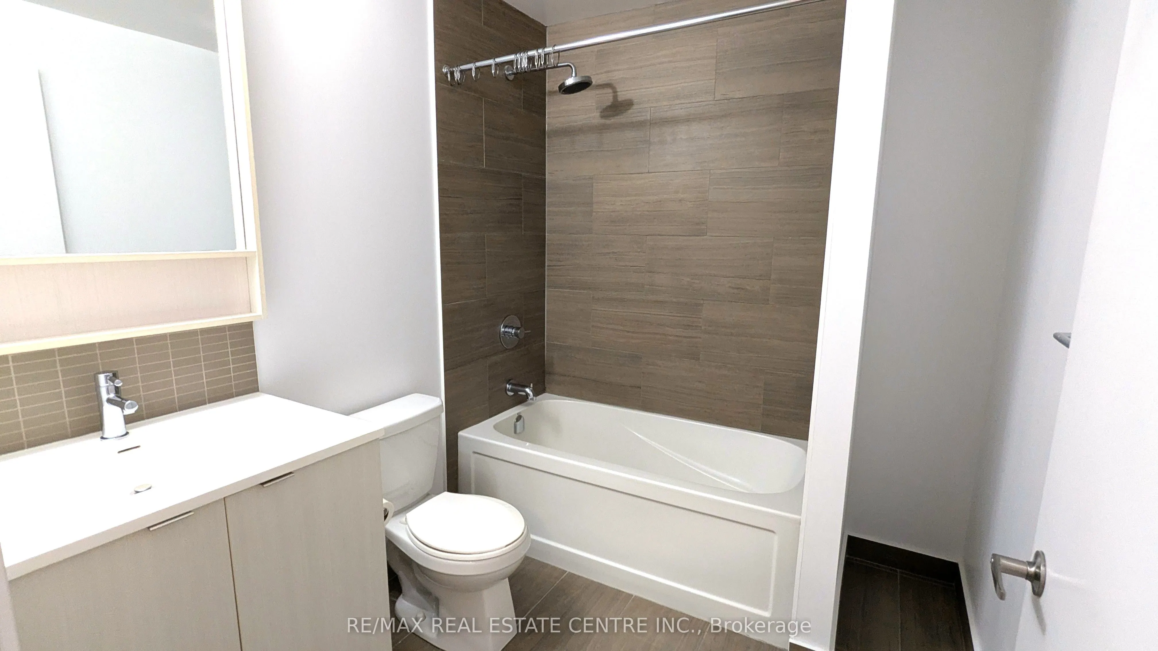 2560 Eglinton Avenue, #1607