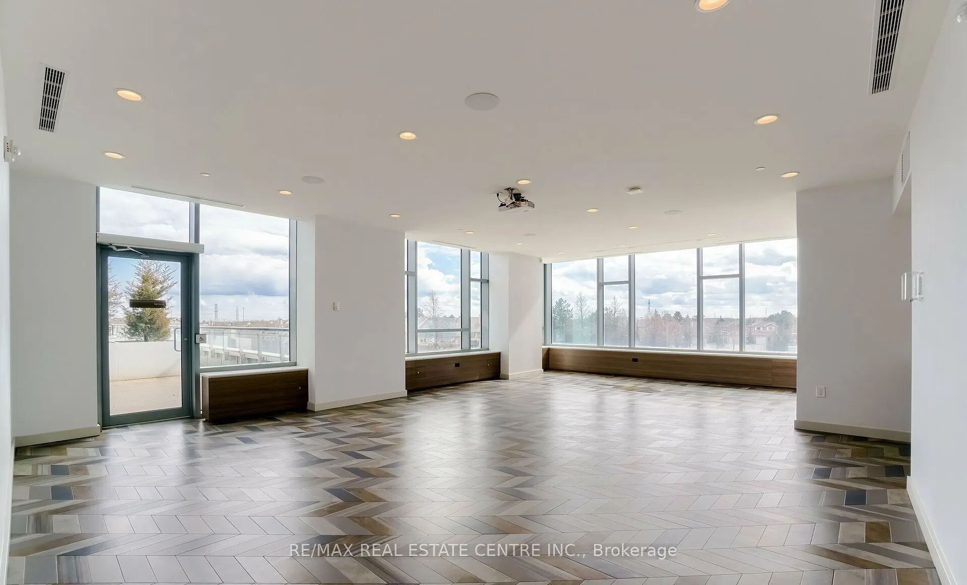 2560 Eglinton Avenue, #1607