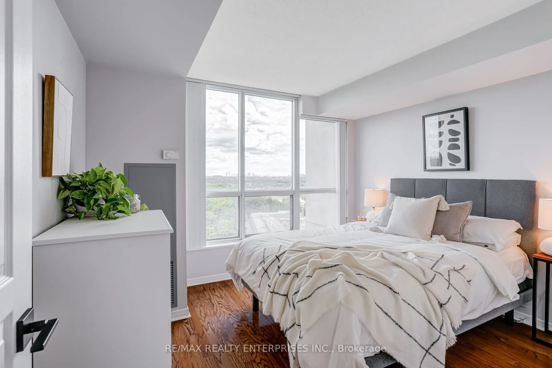 2545 Erin Centre Boulevard, #1511