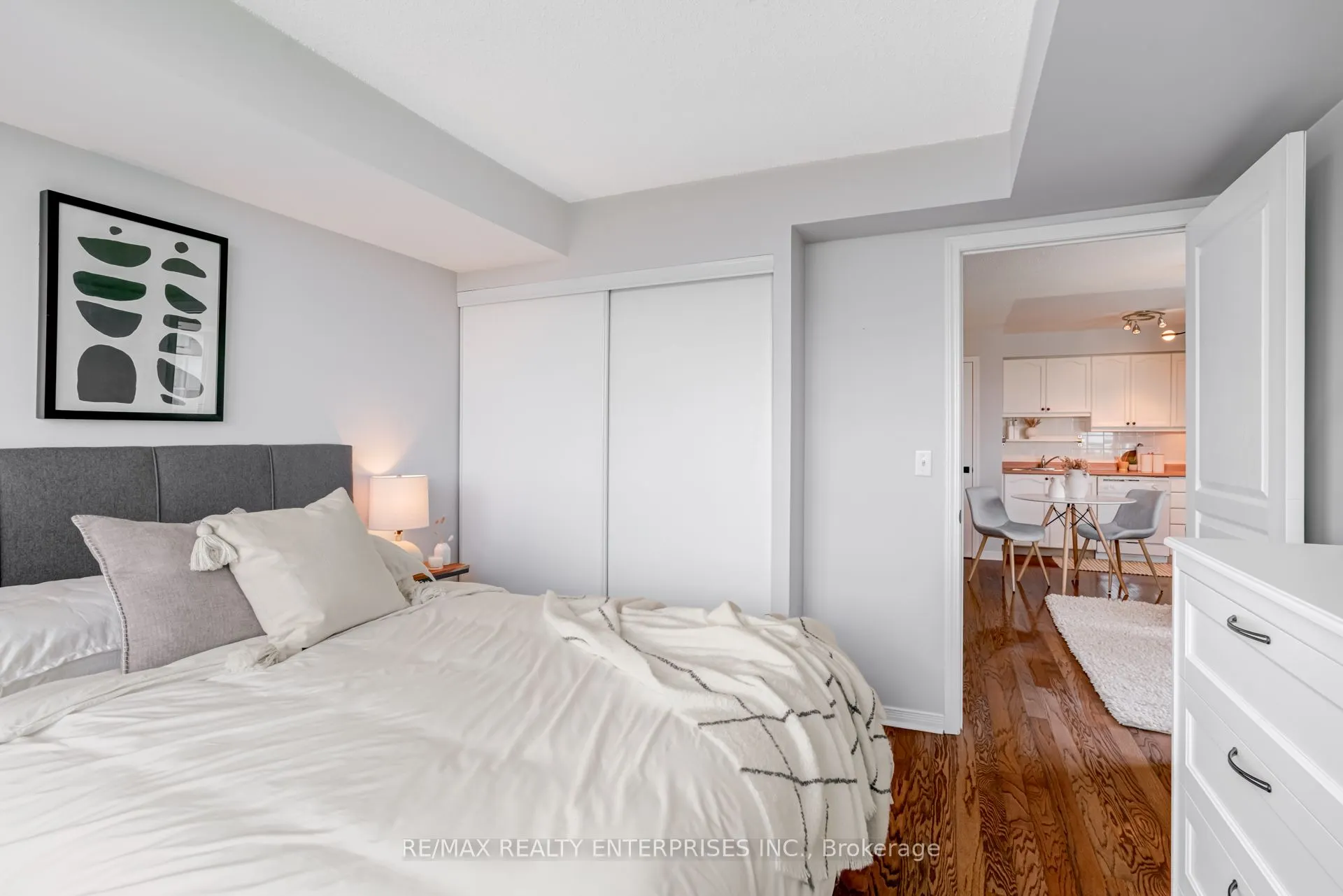 2545 Erin Centre Boulevard, #1511