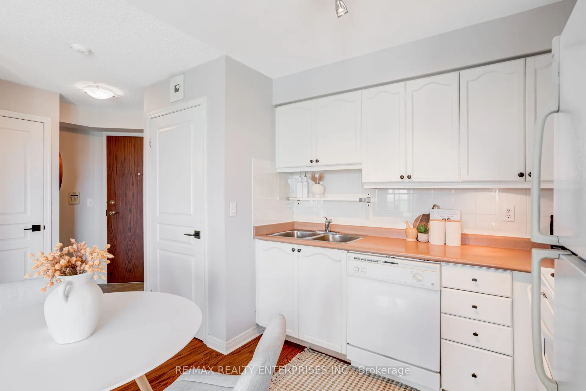 2545 Erin Centre Boulevard, #1511
