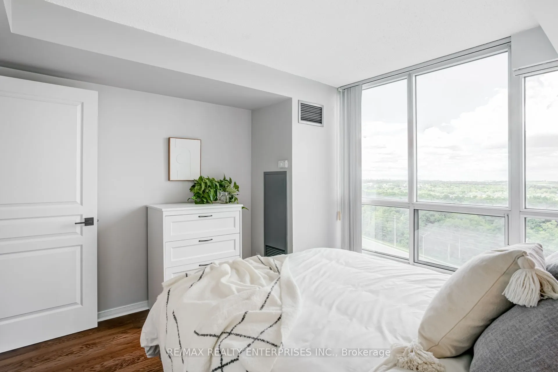 2545 Erin Centre Boulevard, #1511